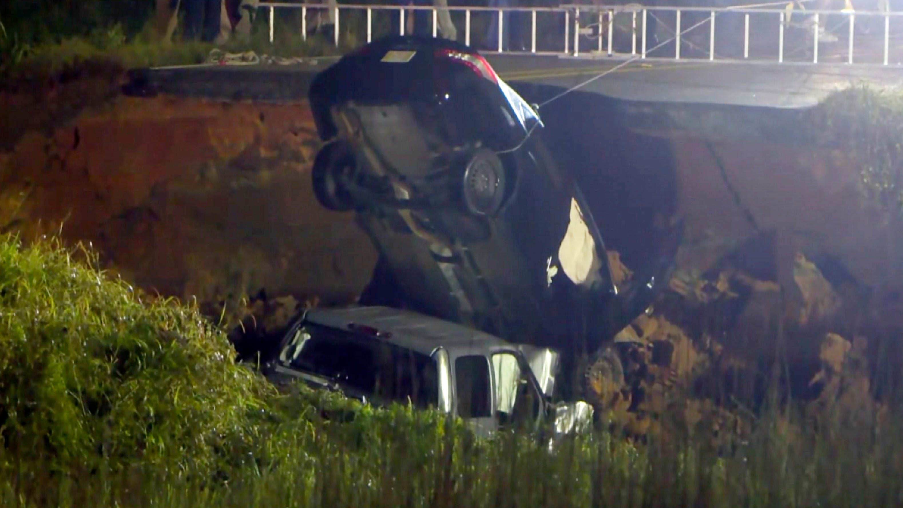 Ida collapses Mississippi road; kills 2, injures at least 10