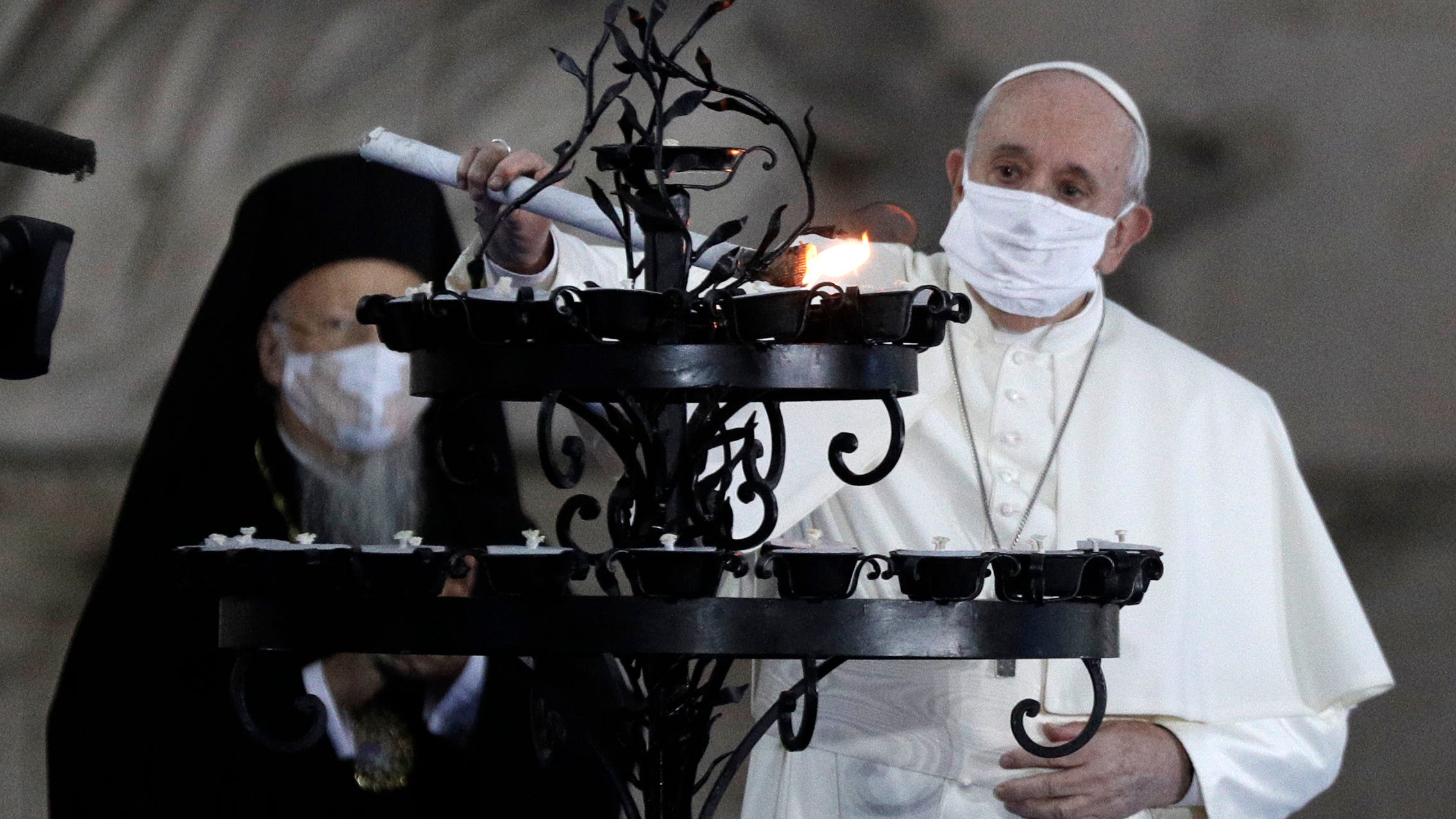 Masked pope, faith leaders pray for peace and pandemic's end
