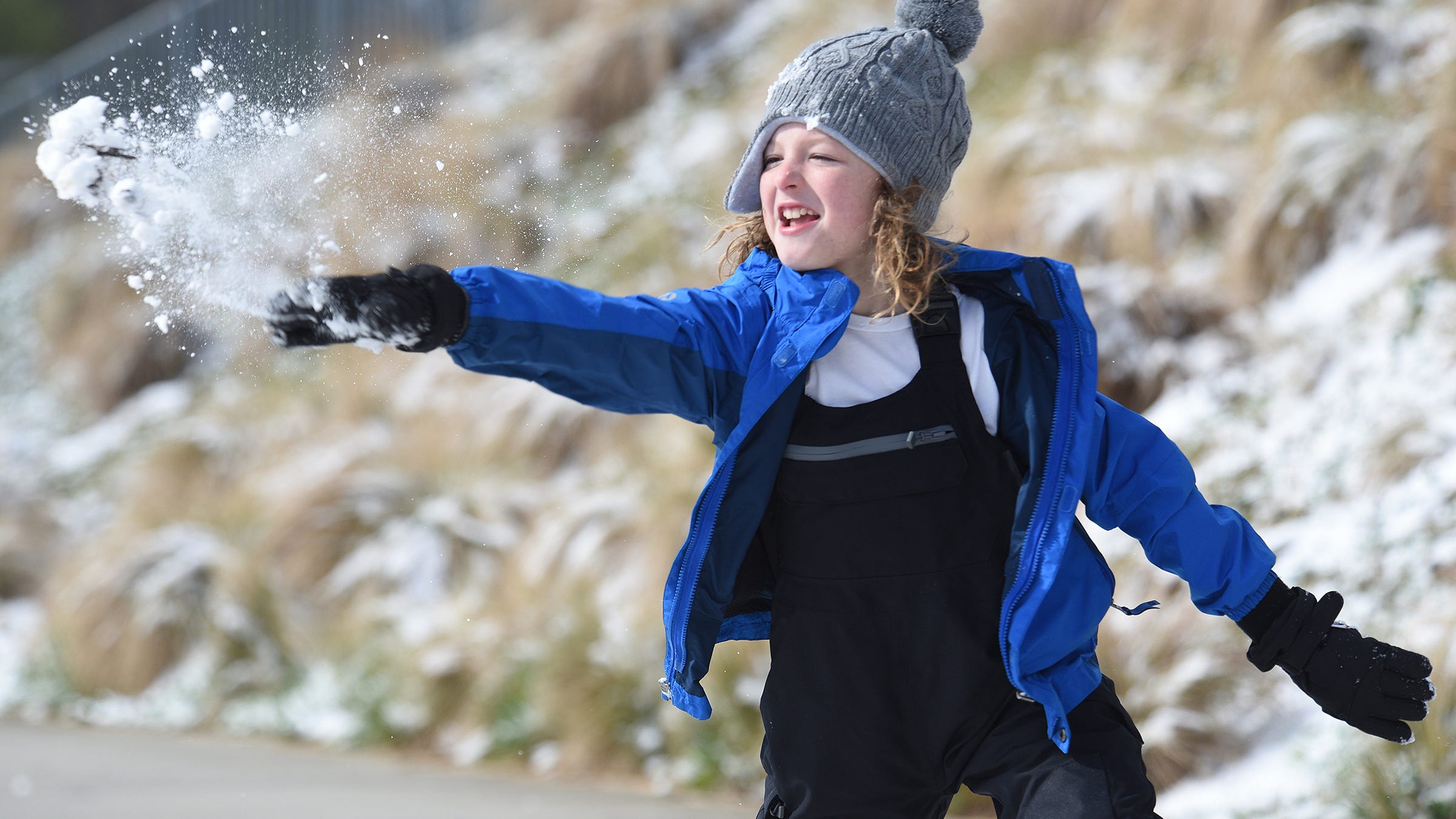 Late winter storm blasts South, Northeast with snow and wind