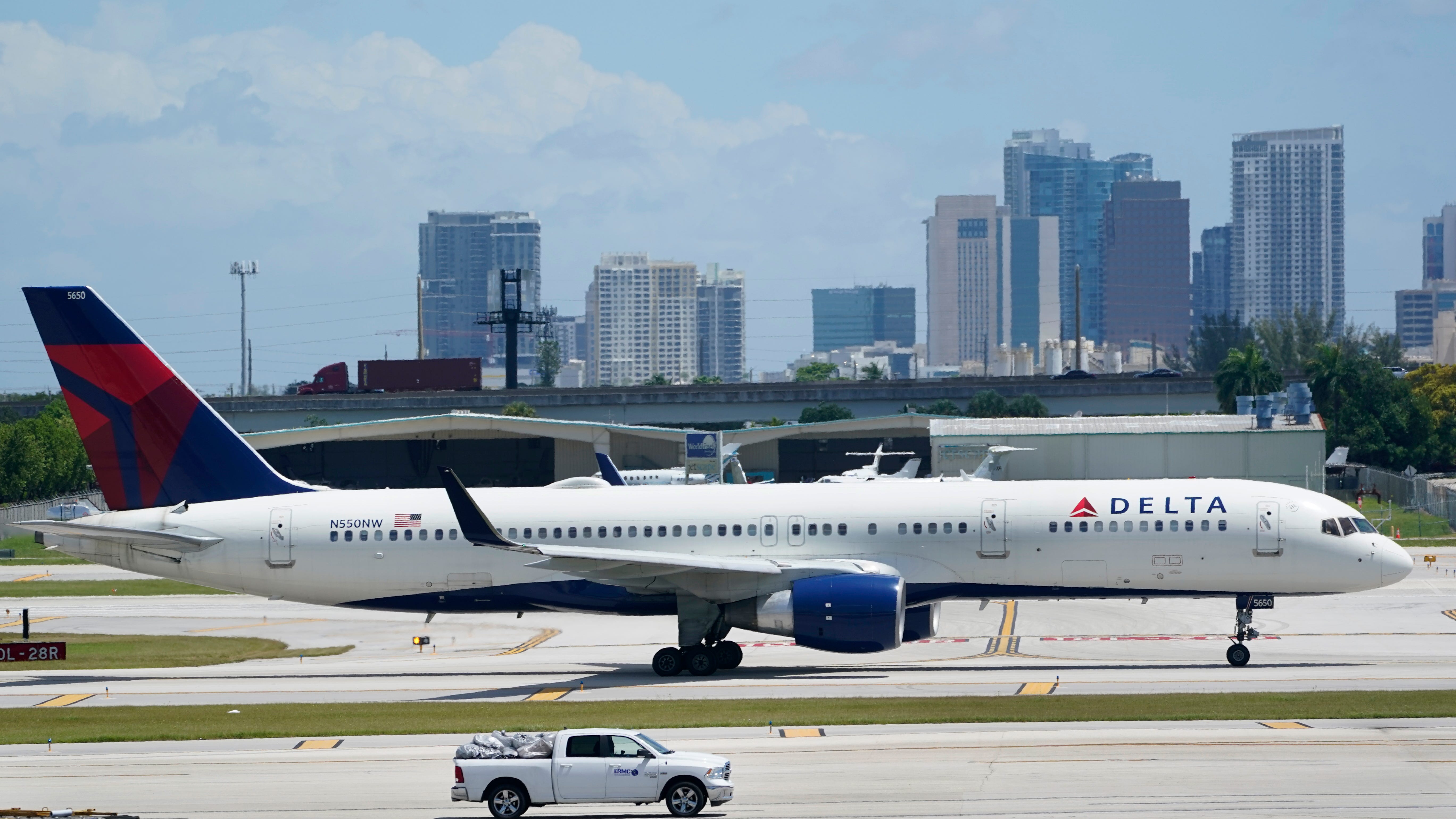 Delta posts $735 million profit, sees strong revenue in Q3