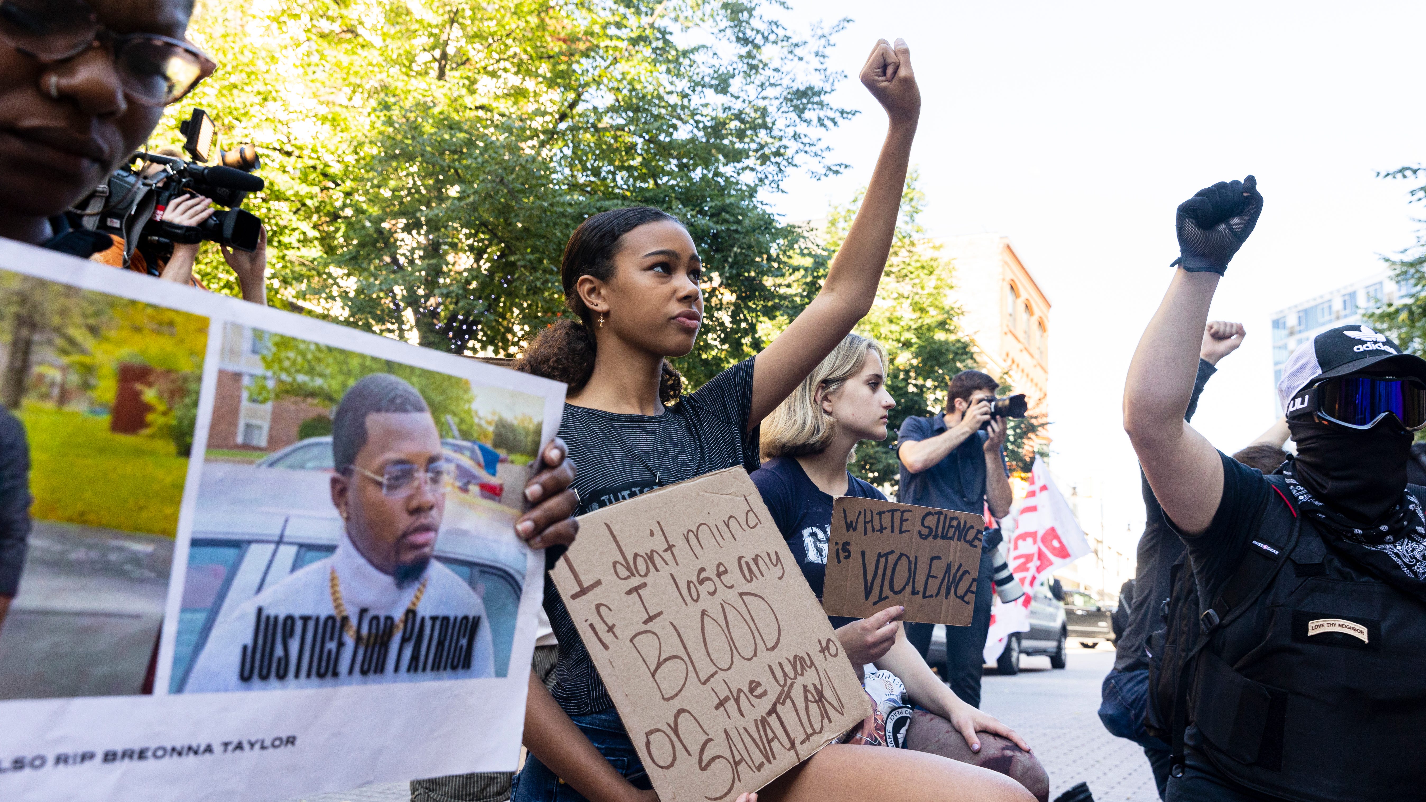 Bond set at $100K for Michigan cop who killed Patrick Lyoya