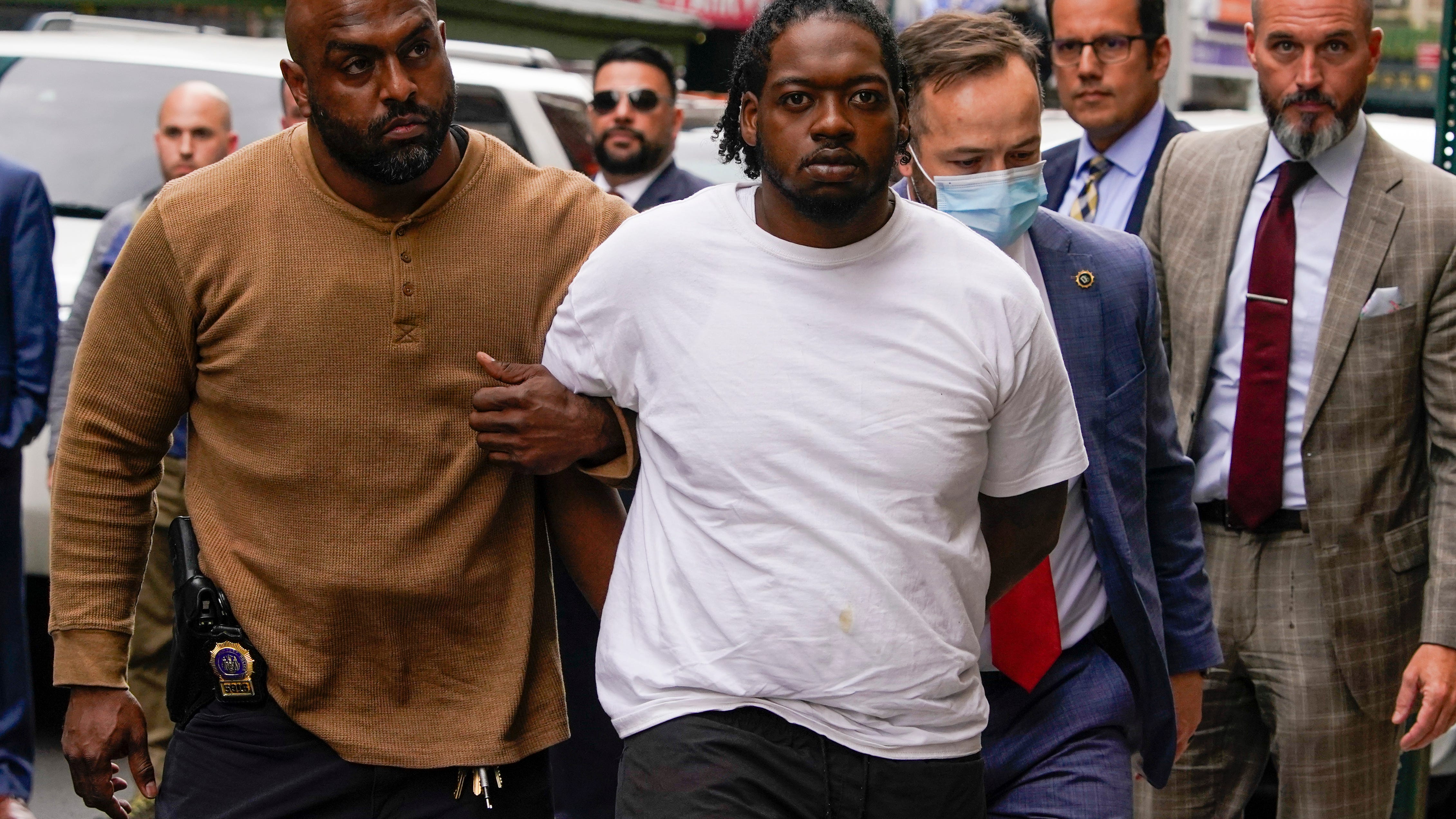 Suspect under arrest in deadly New York City subway shooting