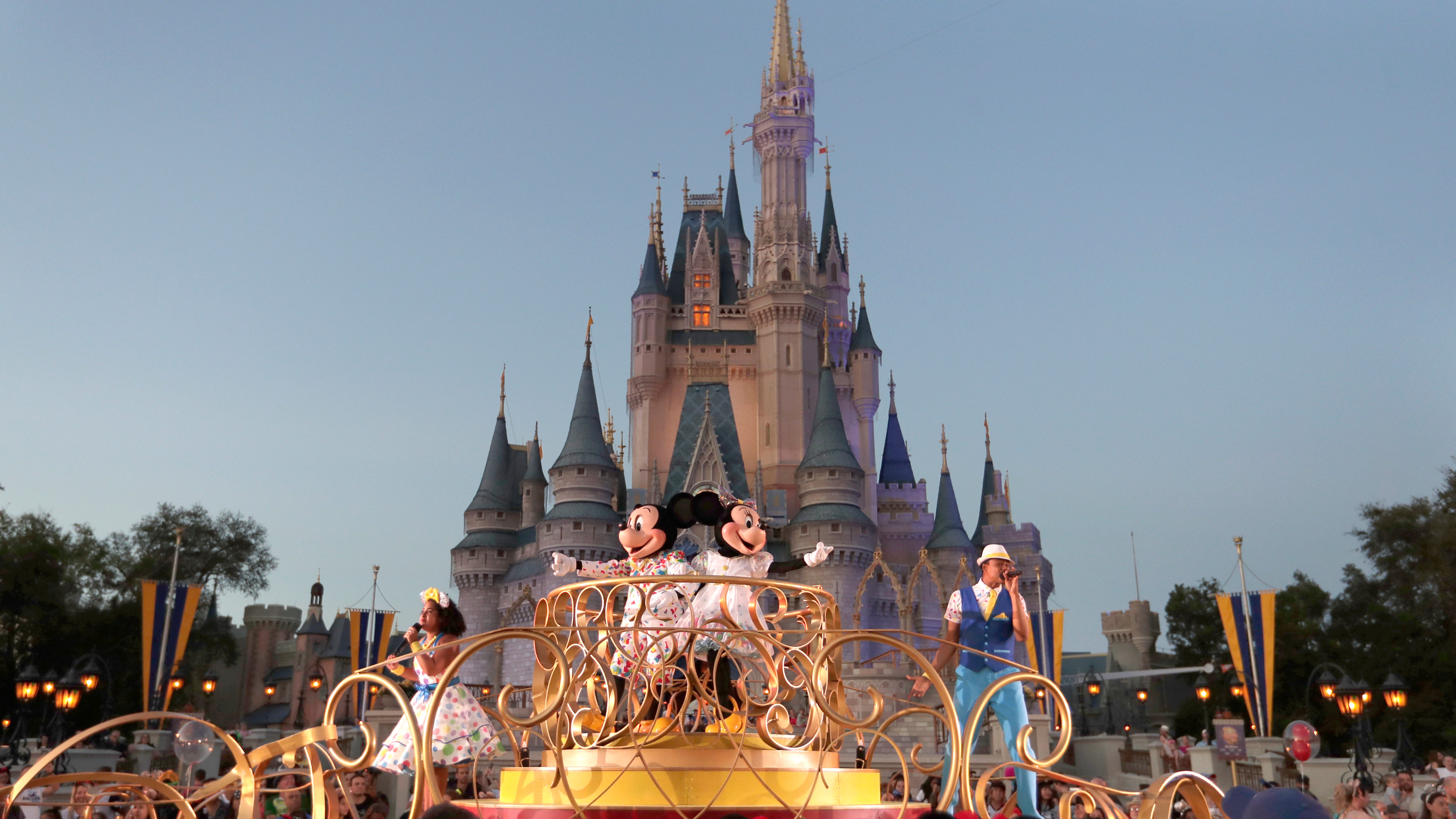 Stalled contract jeopardizes relations between new Disney governing body and firefighters
