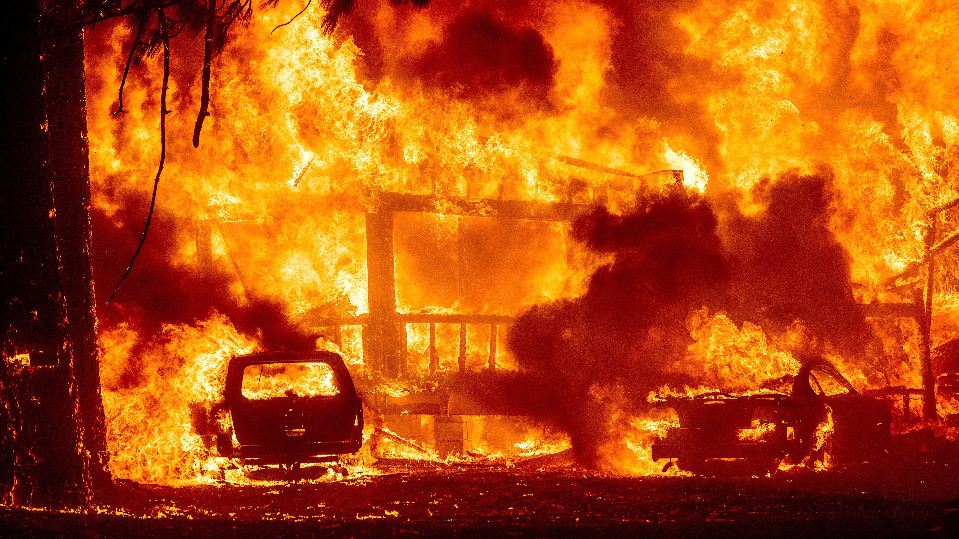 Raging wildfire decimates Northern California town