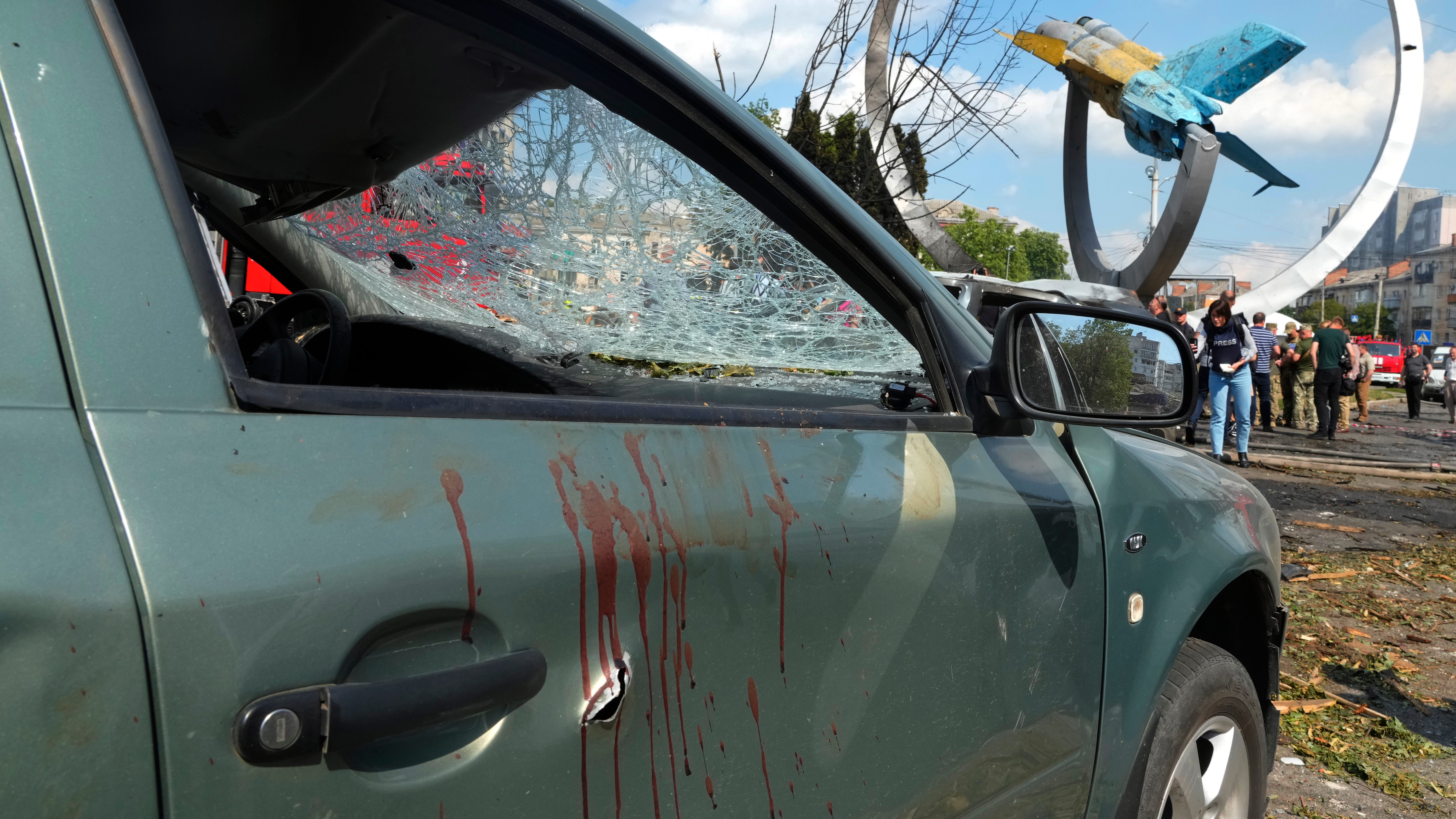 Officials: Russian missiles kill at least 21 in Ukraine