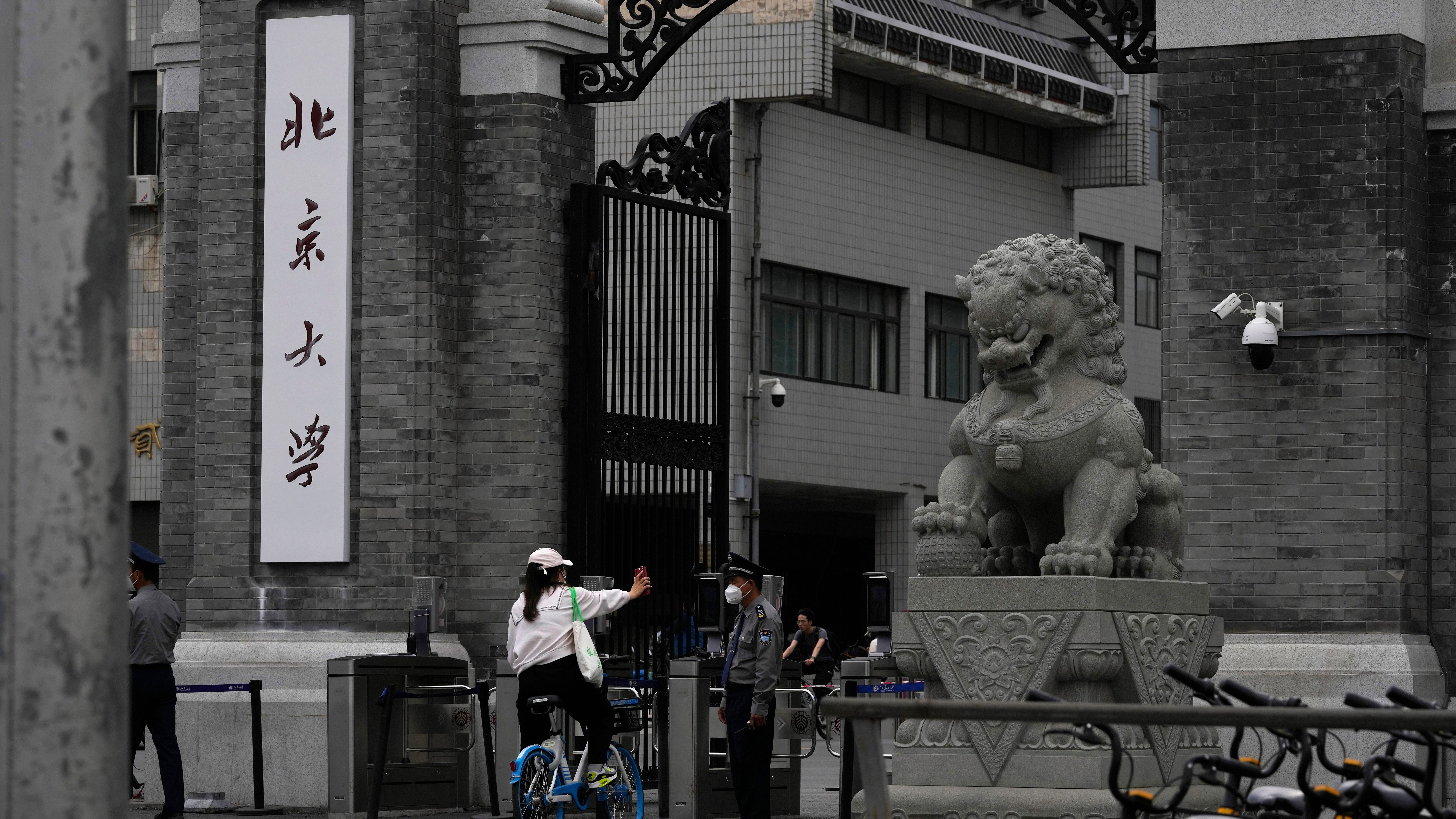 Students protest, discontent grows over China's COVID policy