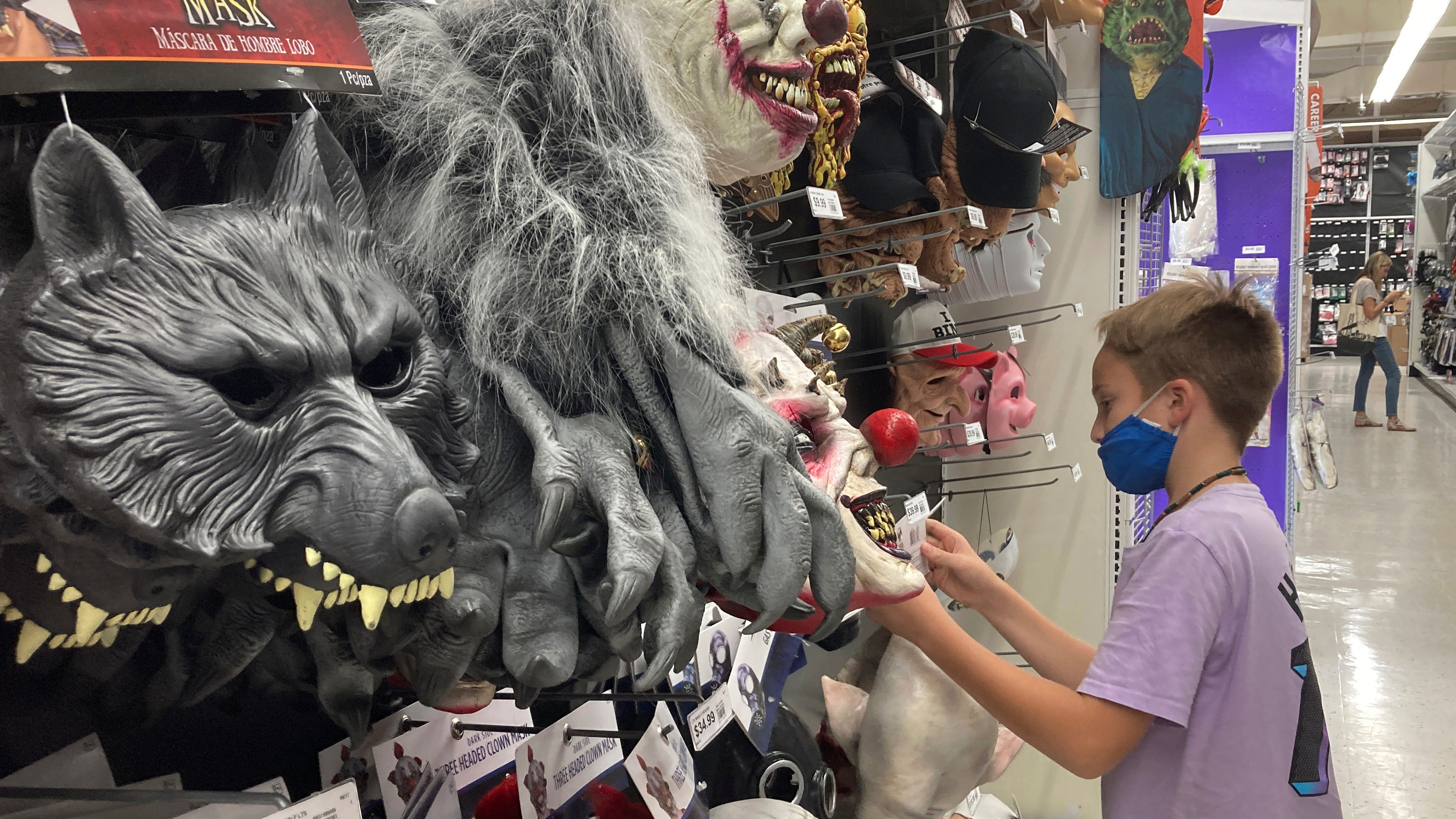 Retail sales climb despite rising prices, supply issues