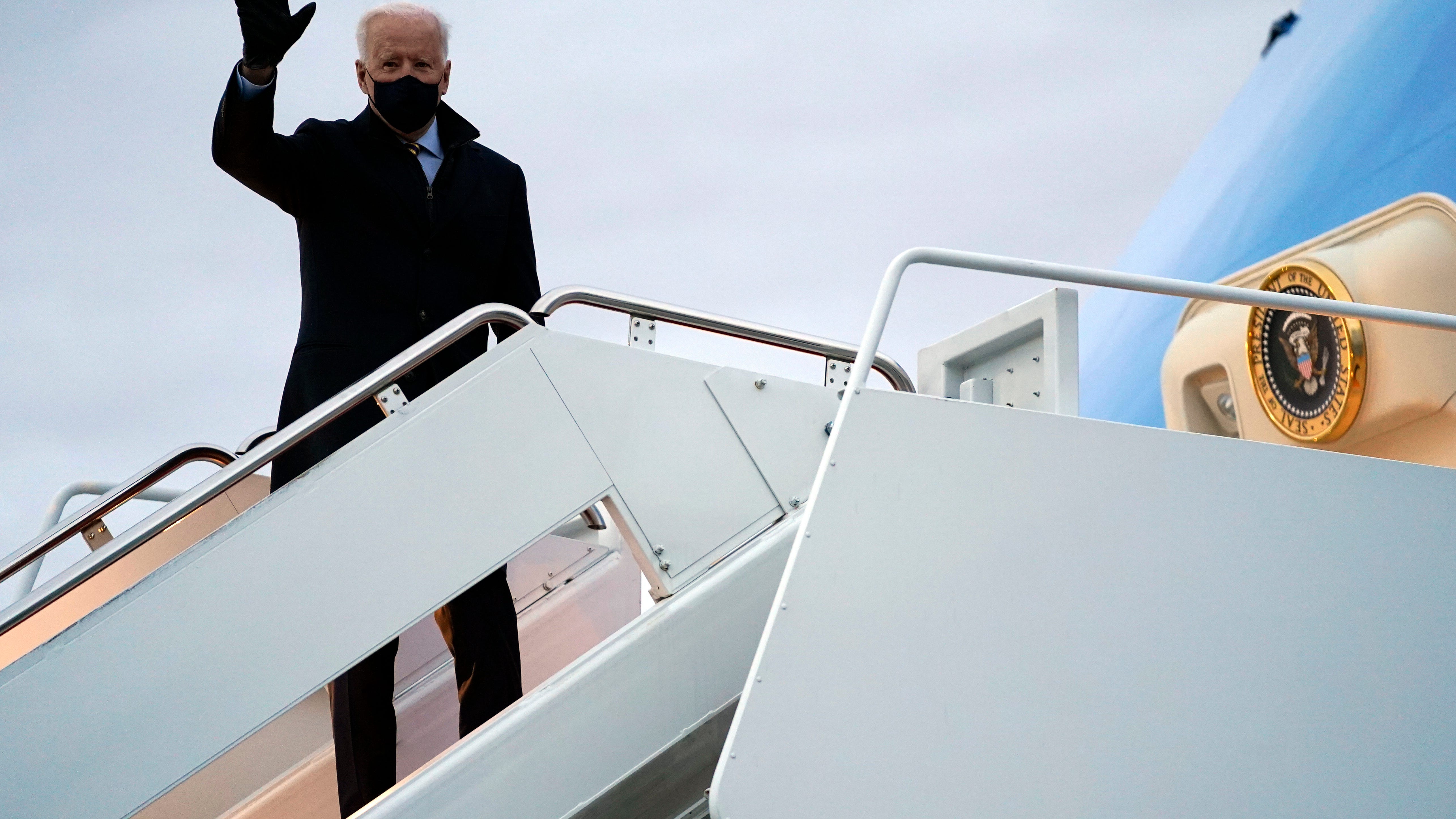 Biden rallies public to pressure Republicans on virus aid