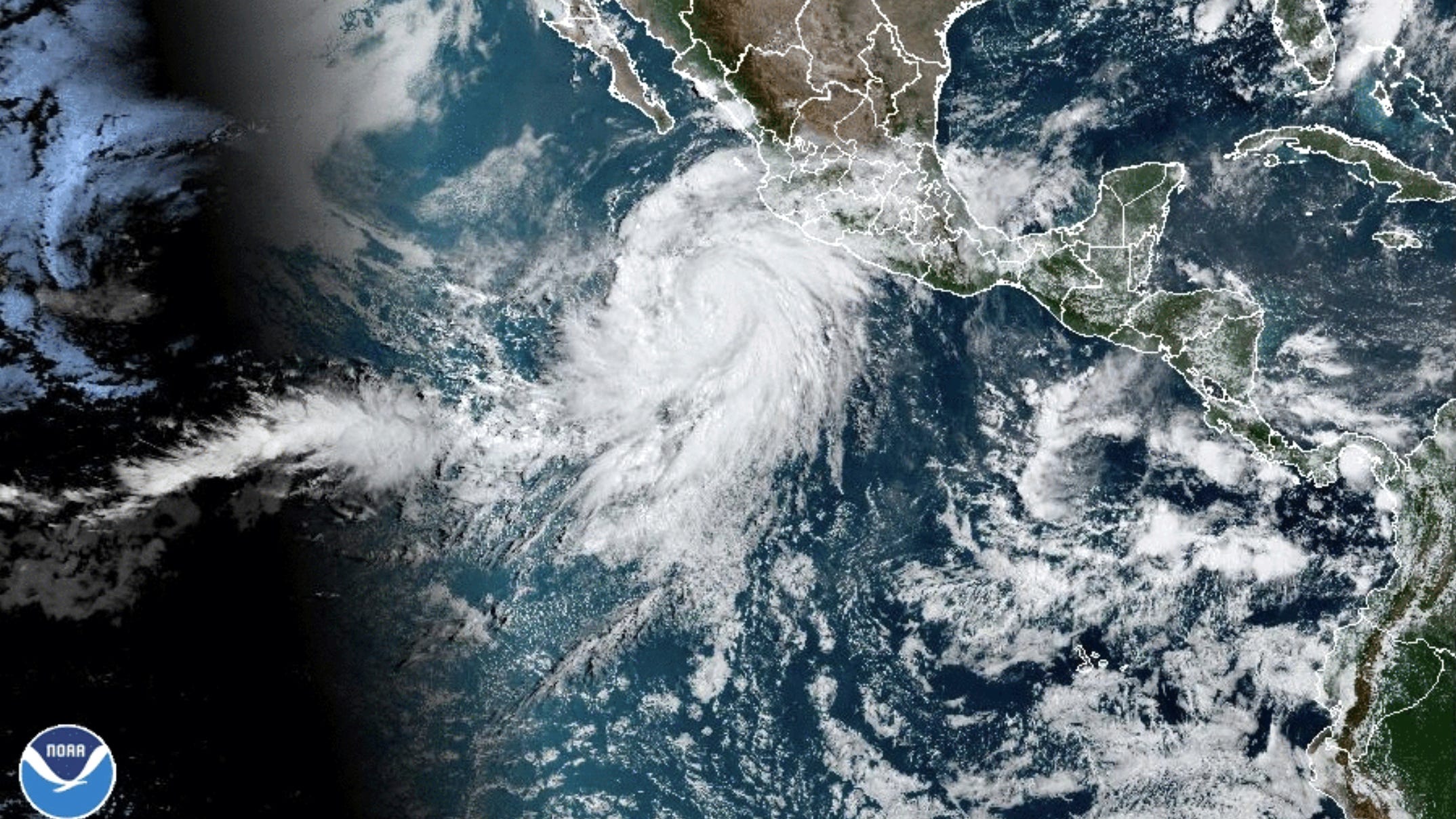 Hilary se convierte en huracán de categoría 4 ante México y podría dejar lluvias en suroeste de EEUU