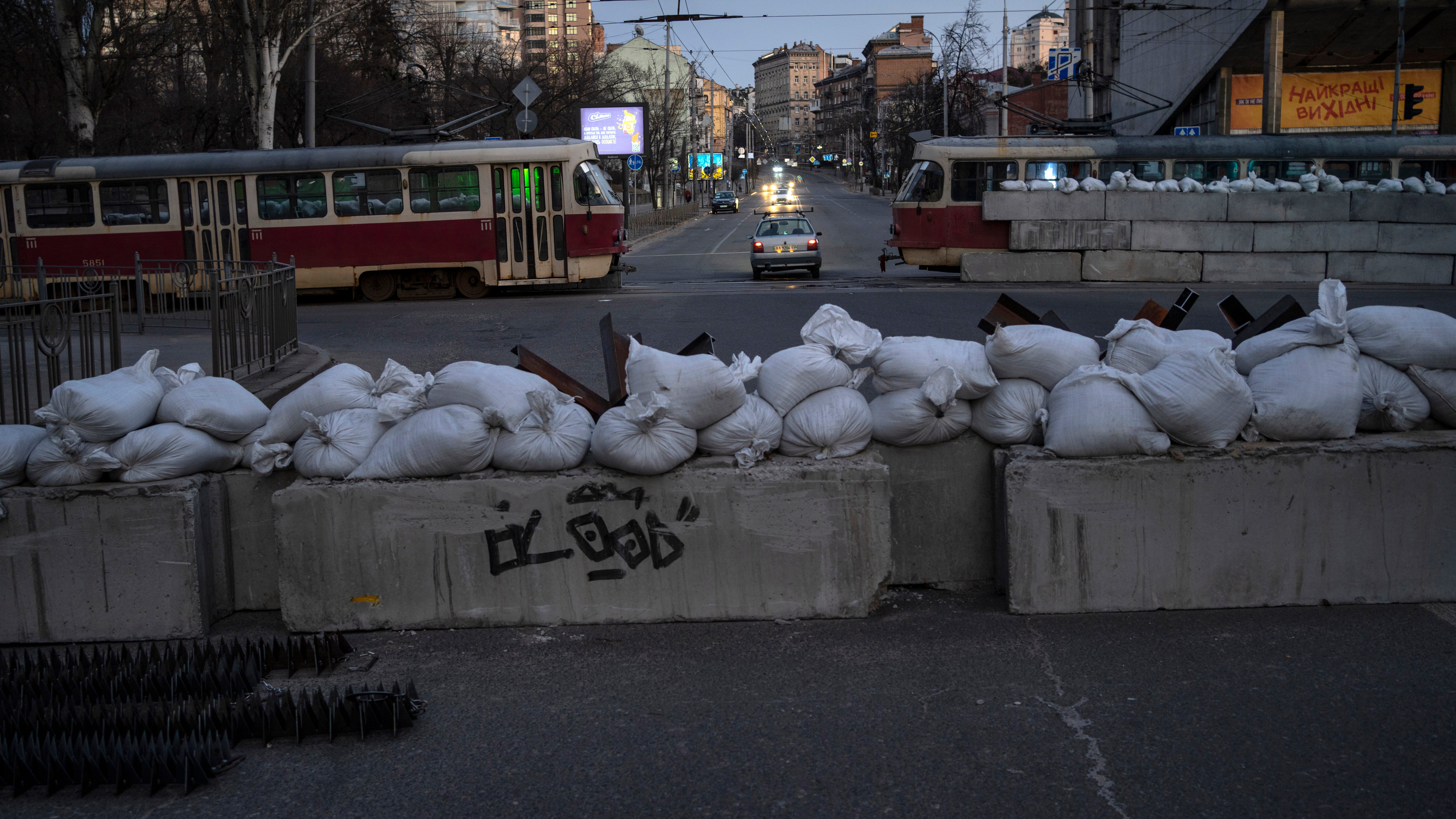 Russians push deeper into Mariupol as locals plead for help