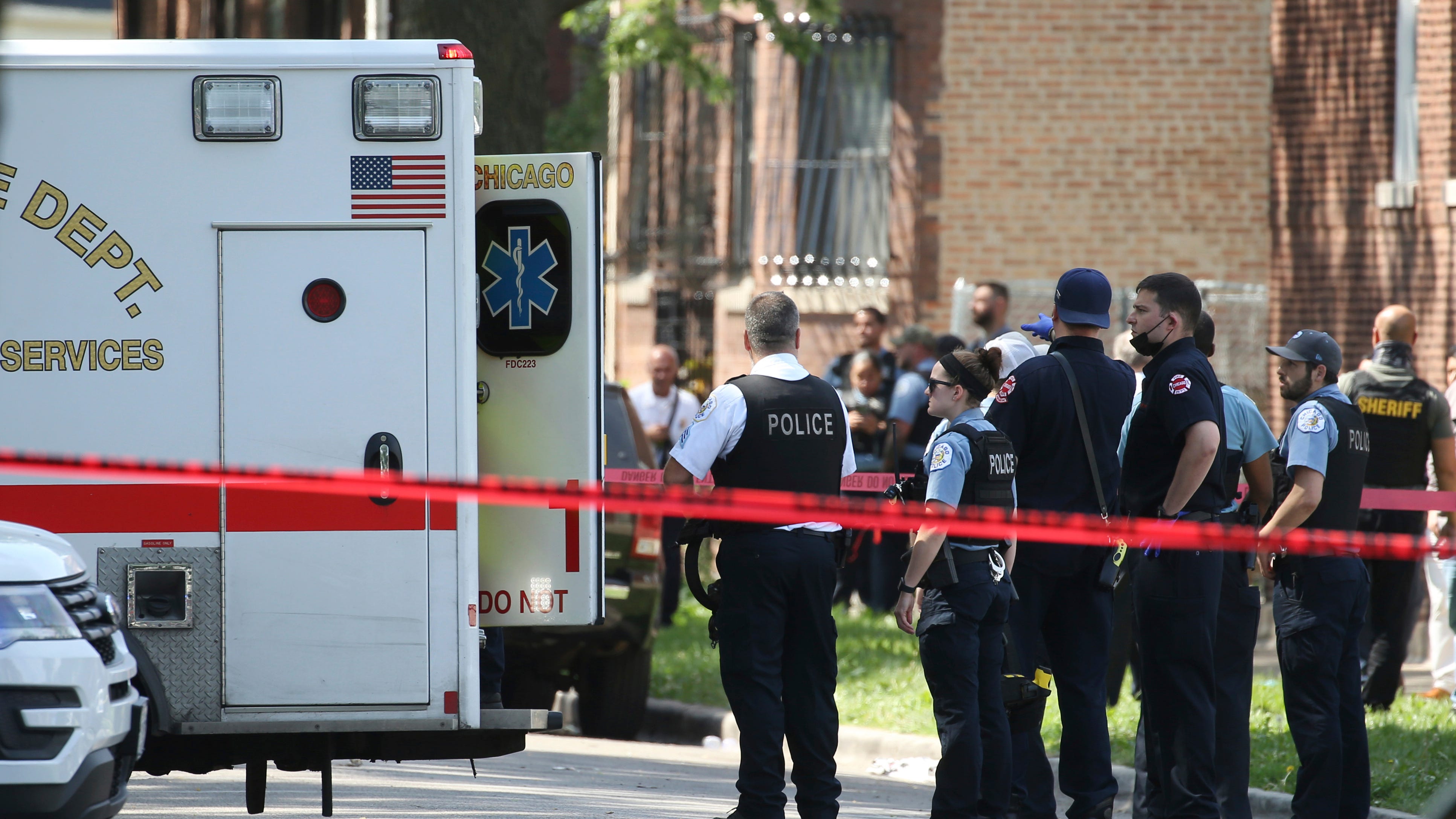 Chicago police fatally shoot man while trying to arrest him