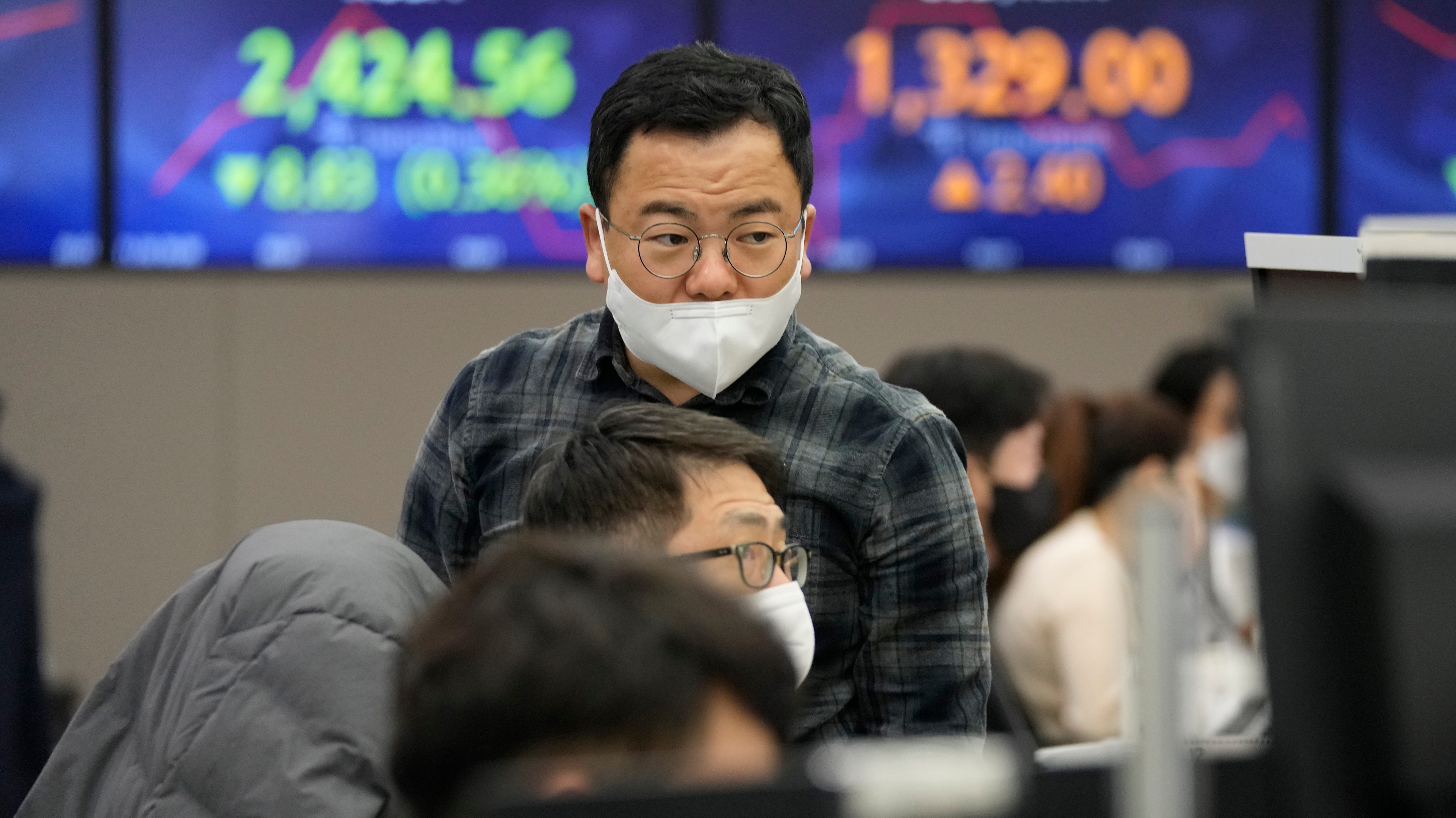 Asian shares mostly decline ahead of Fed chair's key speech