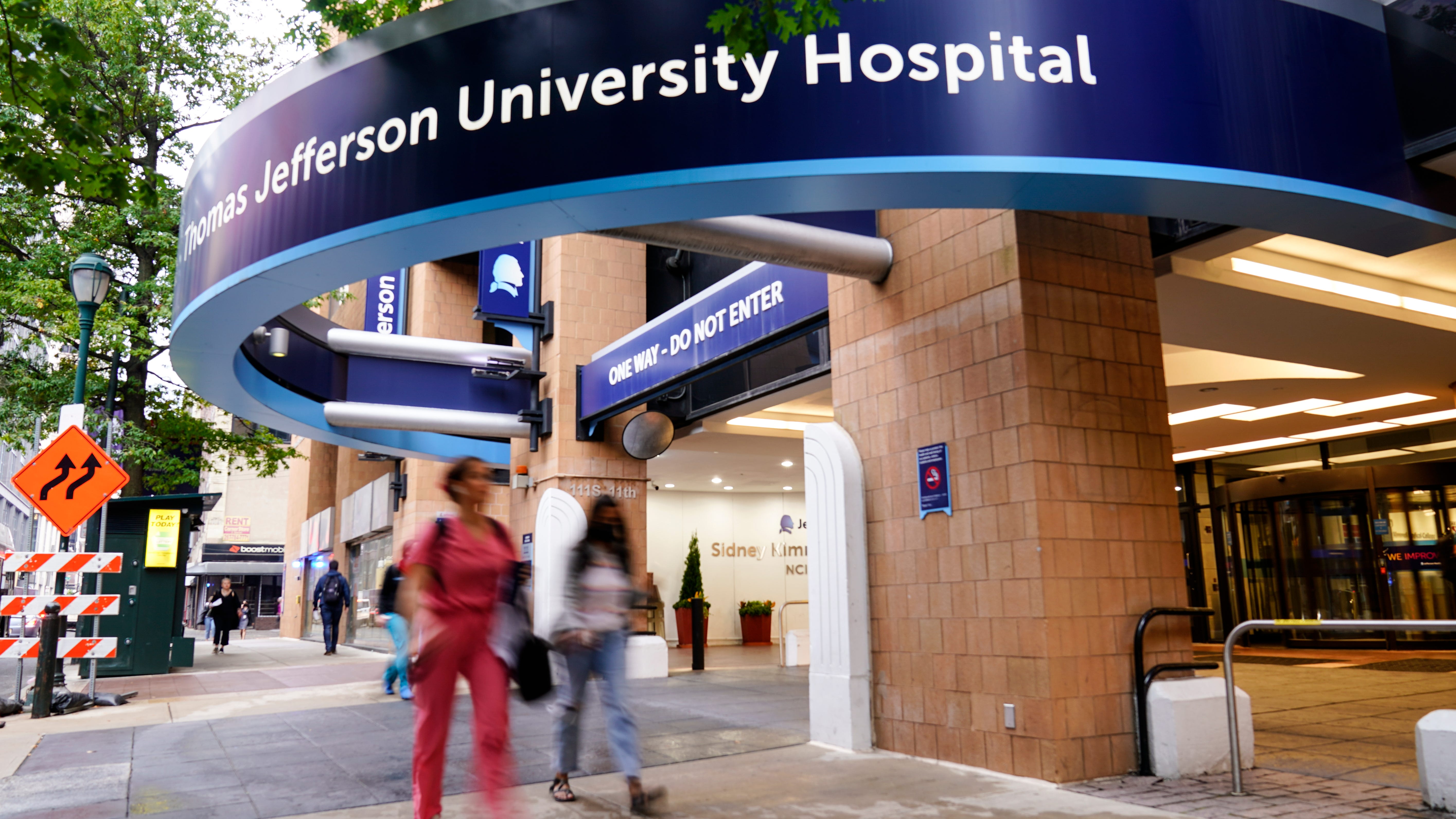 Man charged with killing hospital co-worker, wounding police