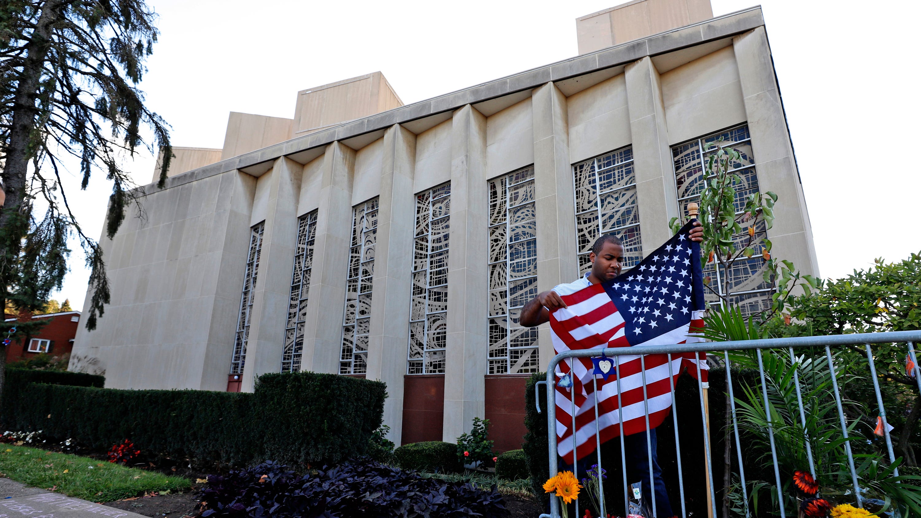 Officer: Accused synagogue shooter talked of killing Jews