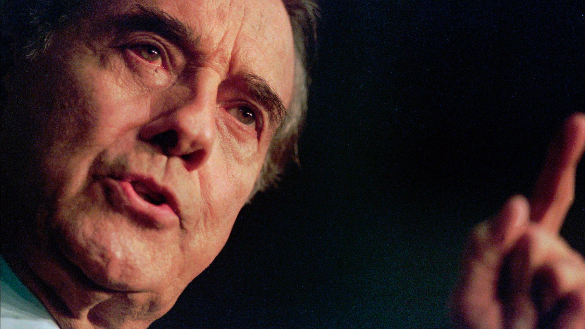 Senate leader, presidential candidate Bob Dole dies at 98