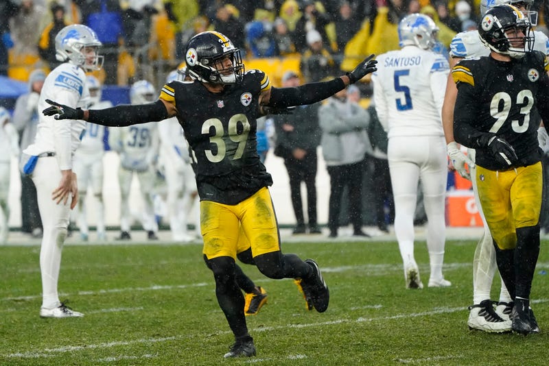 CORRECTION Lions Steelers Football