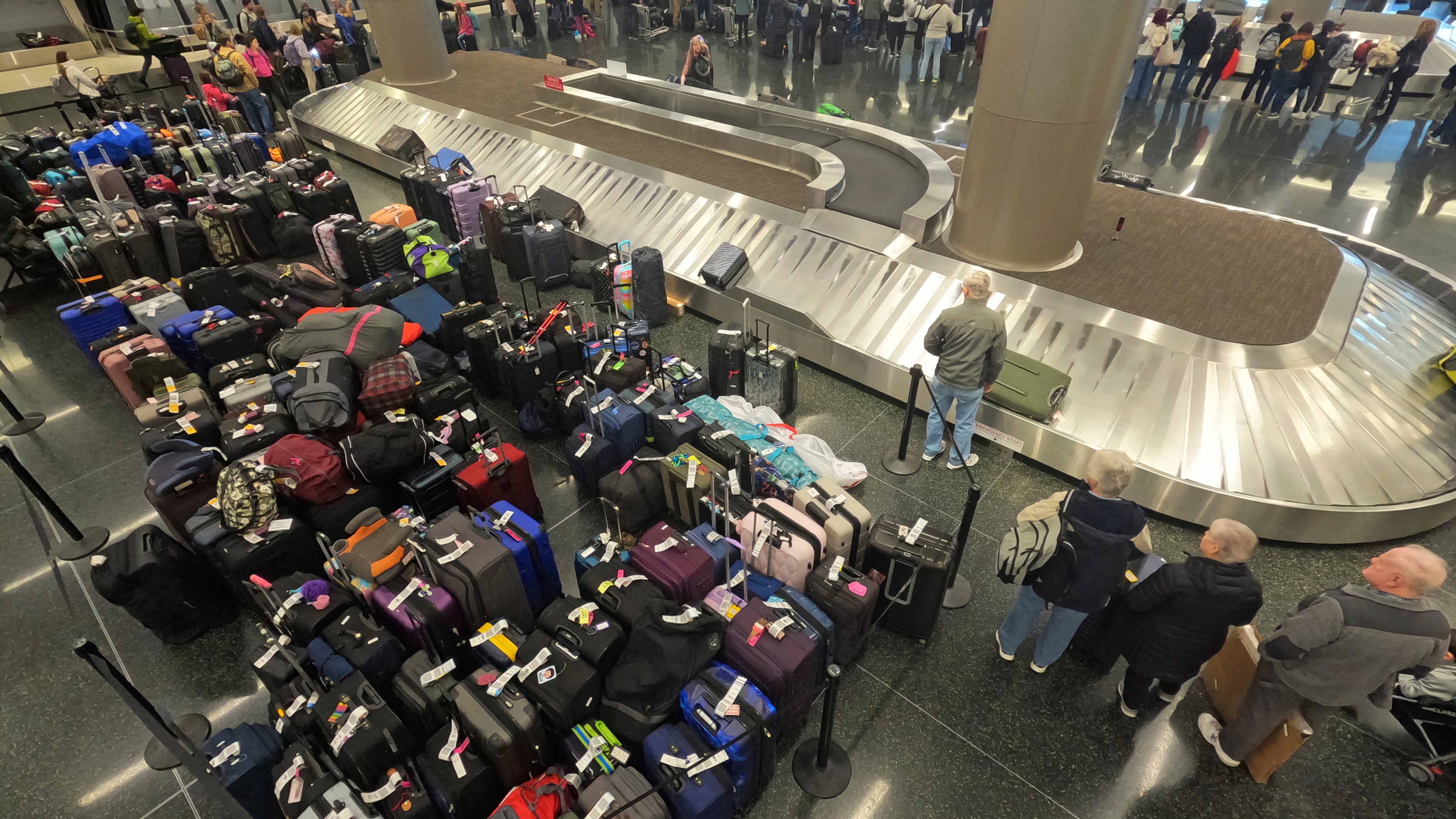 Southwest cancels more flights, draws federal investigation
