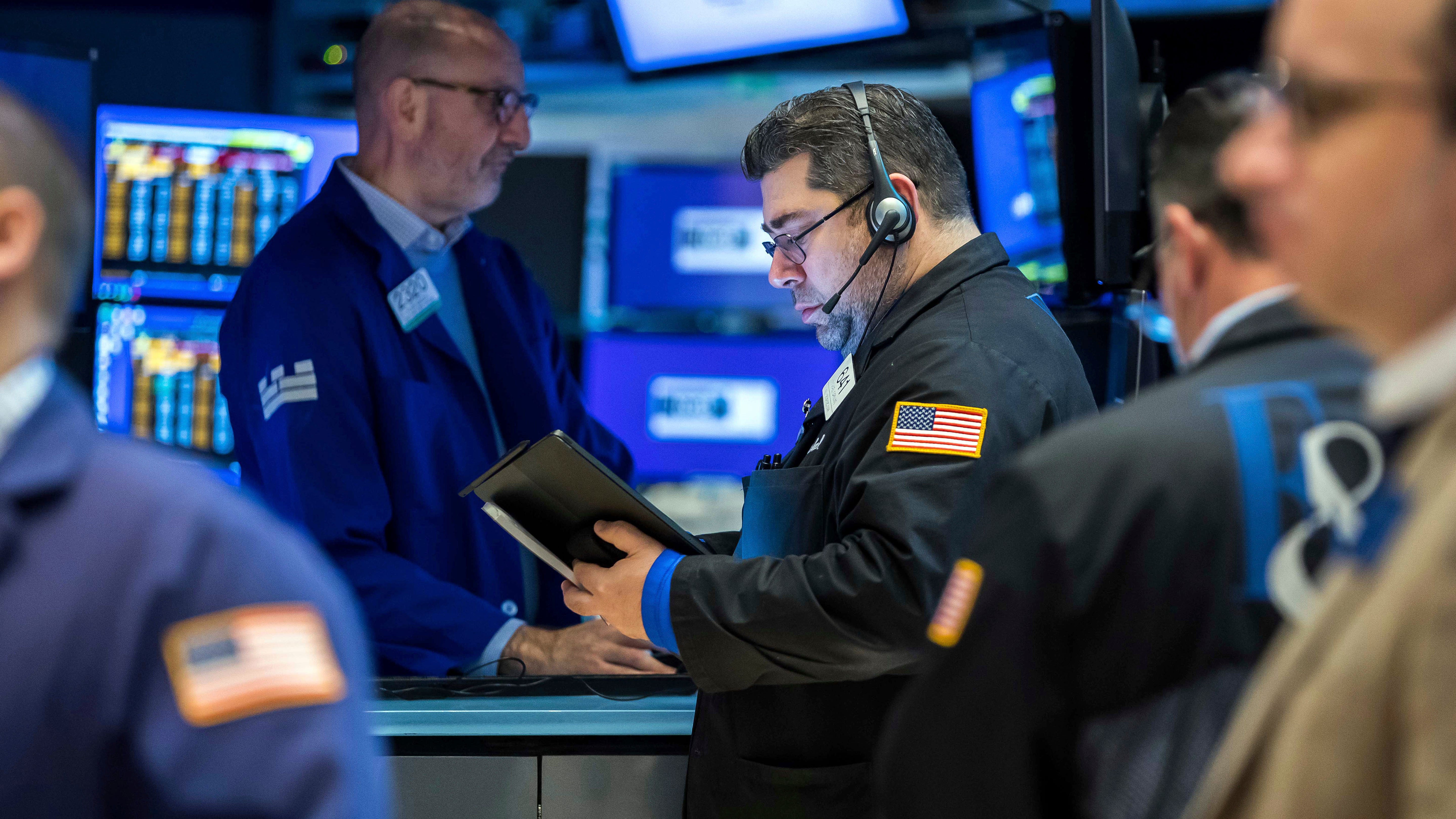 Stocks sway as Wall Street heads for first down week in four