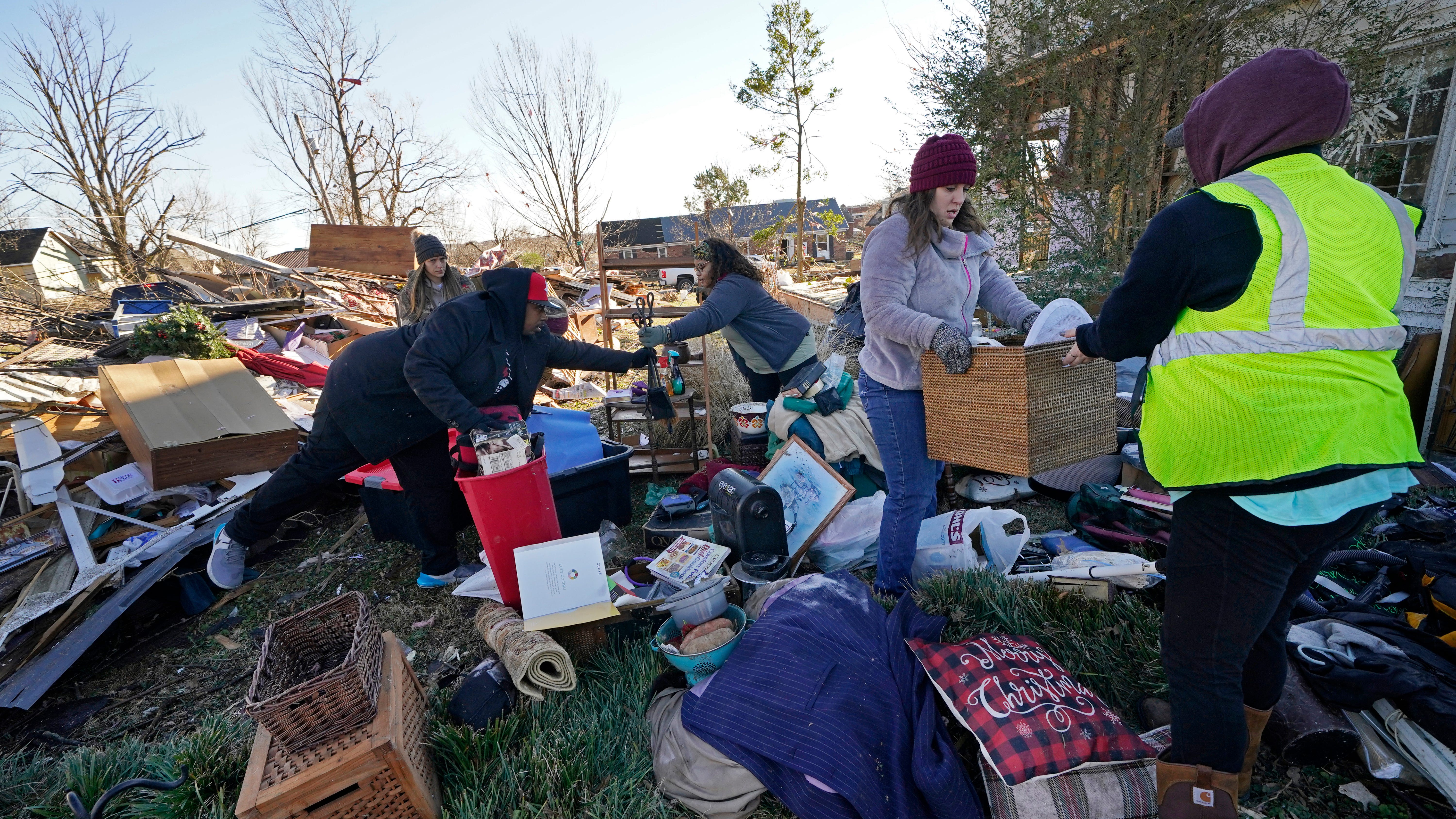 Thousands without heat, water after tornadoes kill dozens