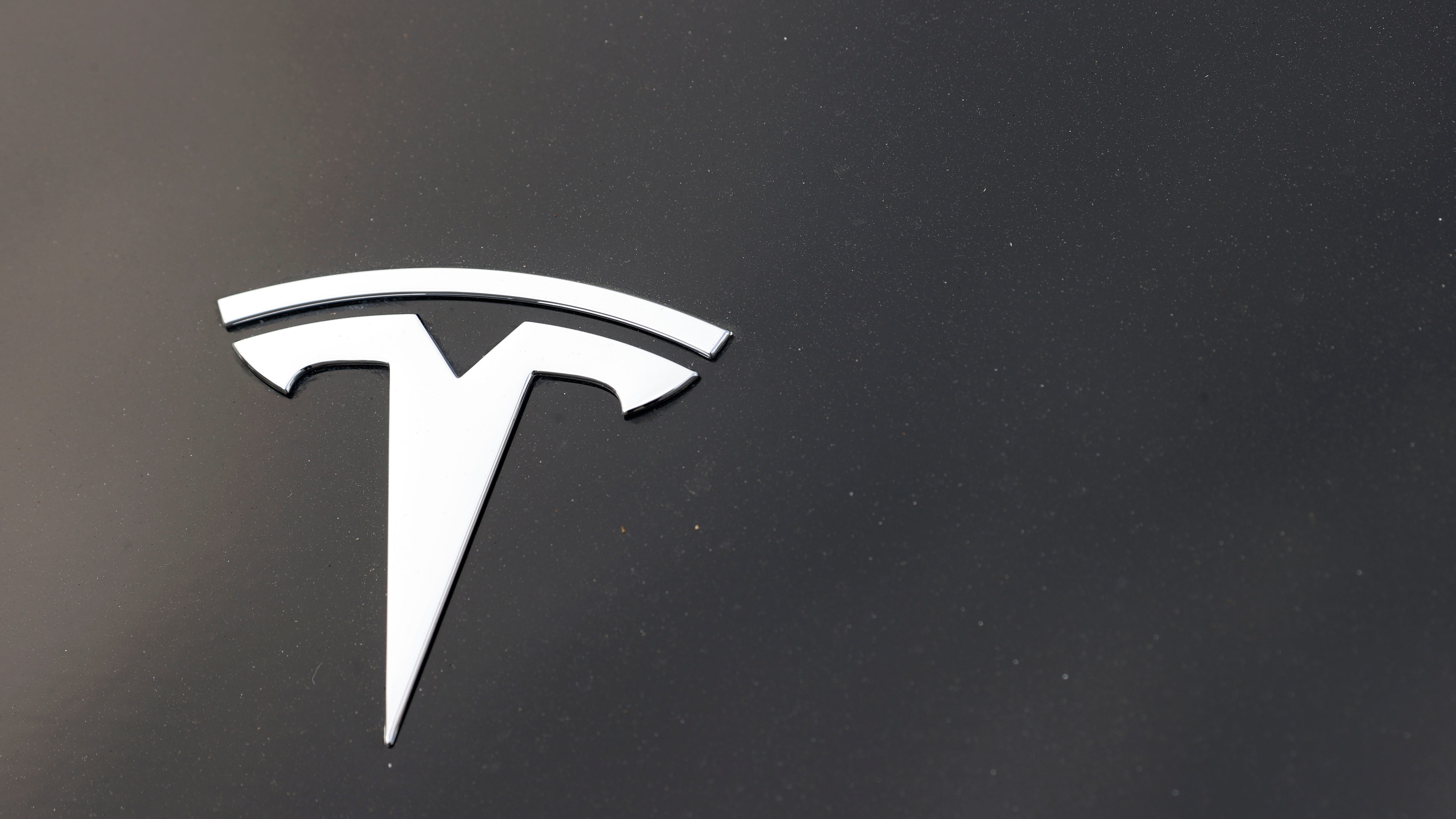 US probing automated driving system use in 2 Tesla crashes
