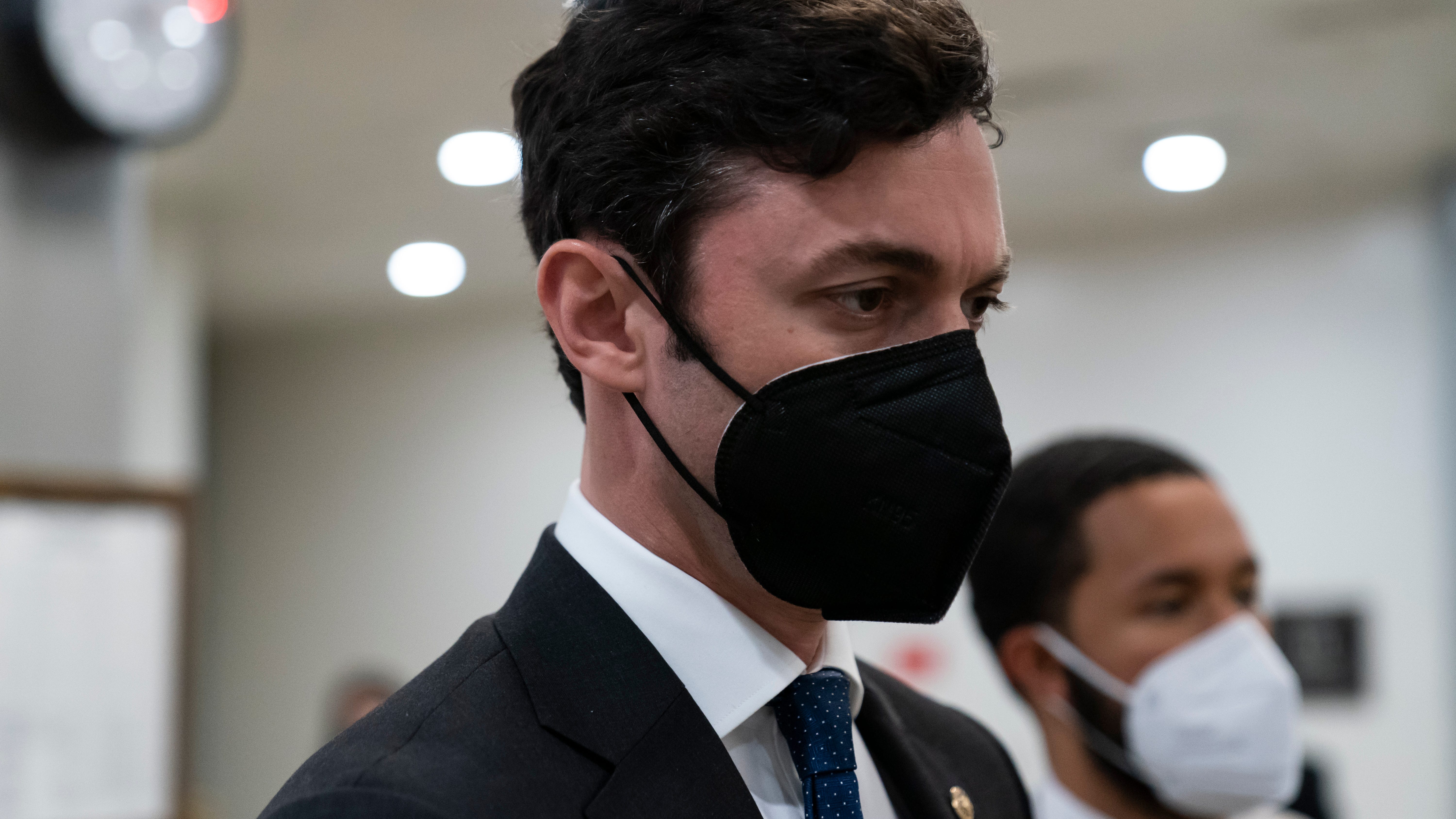 Pressure mounts on Congress to curb lawmaker stock trading