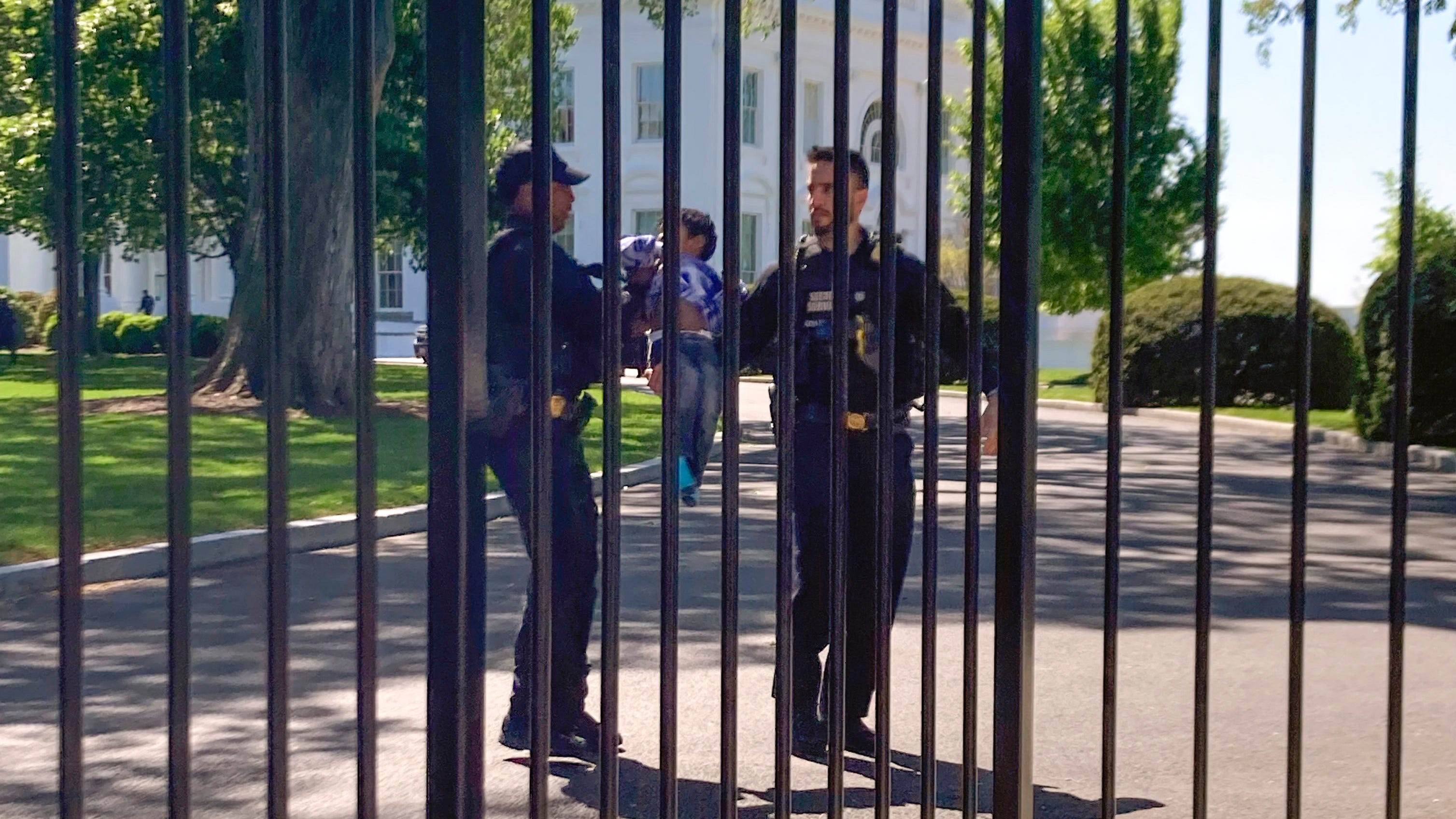 Littlest intruder: Toddler crawls through White House fence