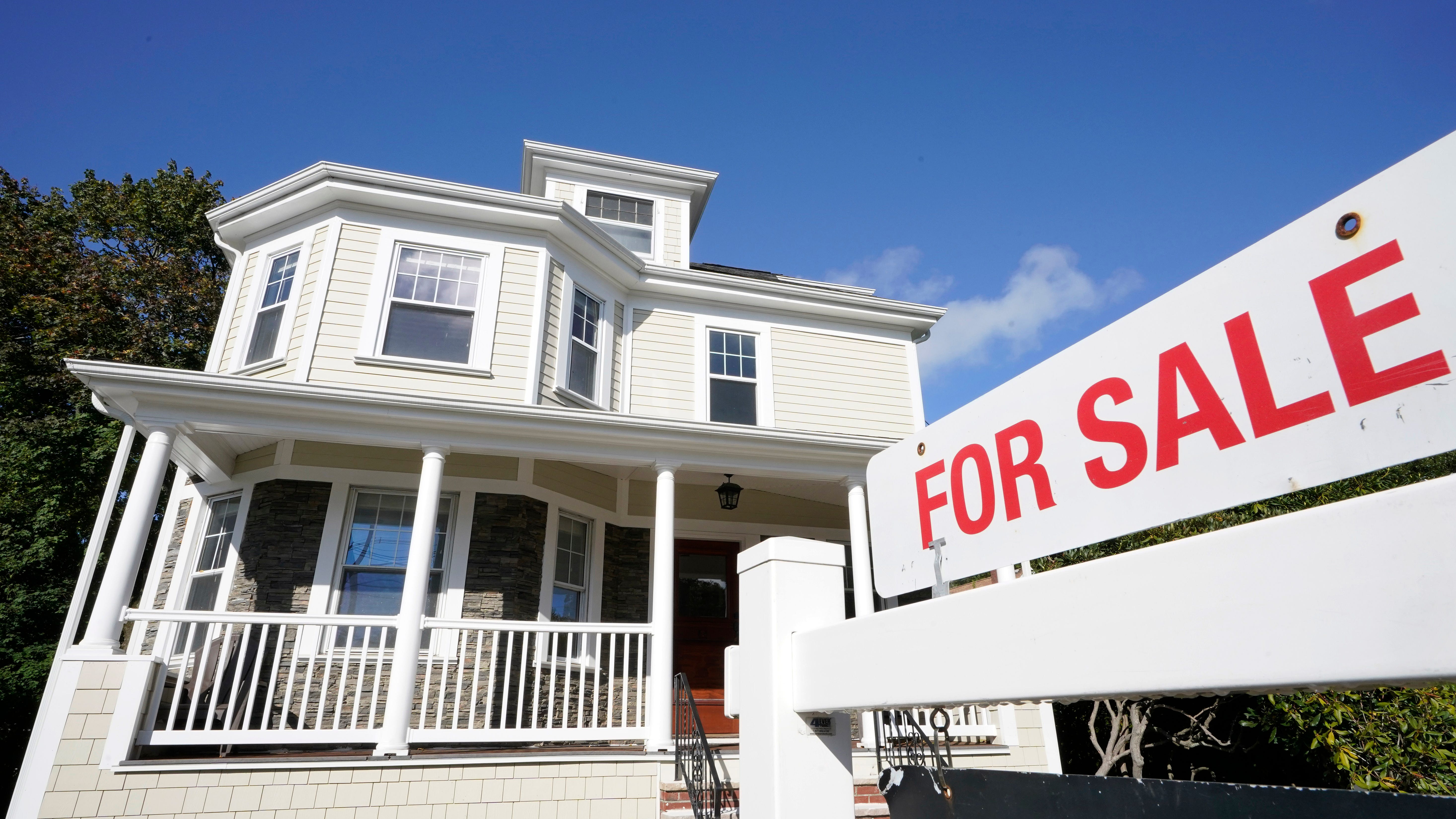 US home sales slipped, prices grew more slowly in August