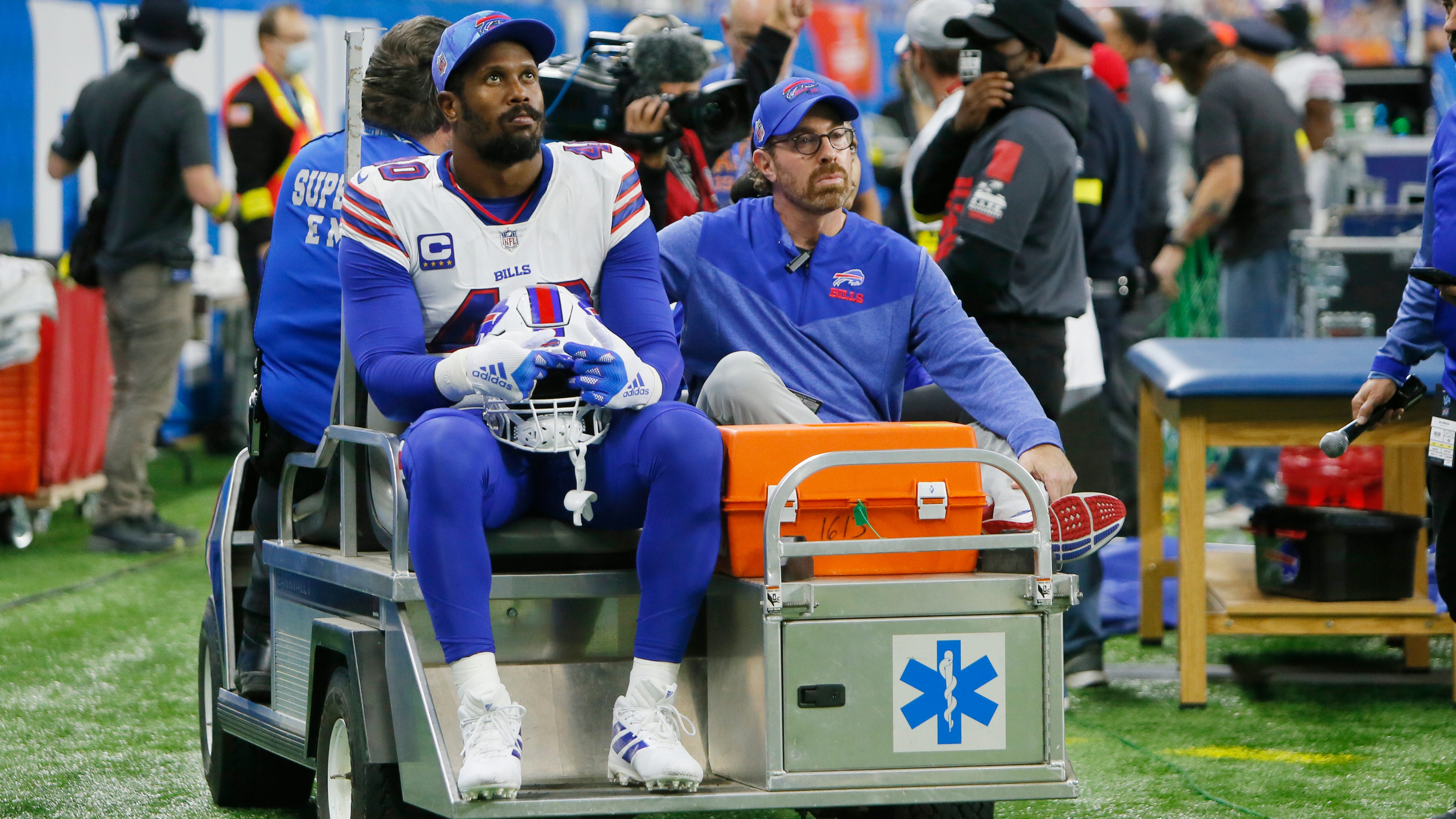 AP source: Tests reveal no ACL tear in Bills' Miller's knee