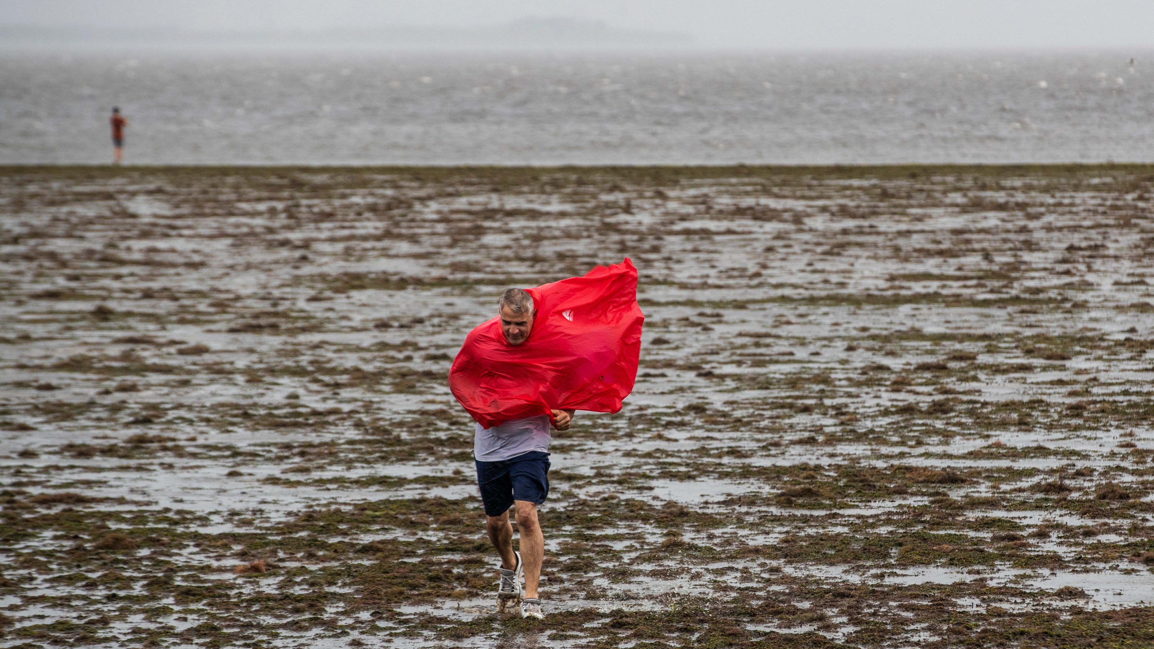 People trapped, 2.5M without power as Ian drenches Florida