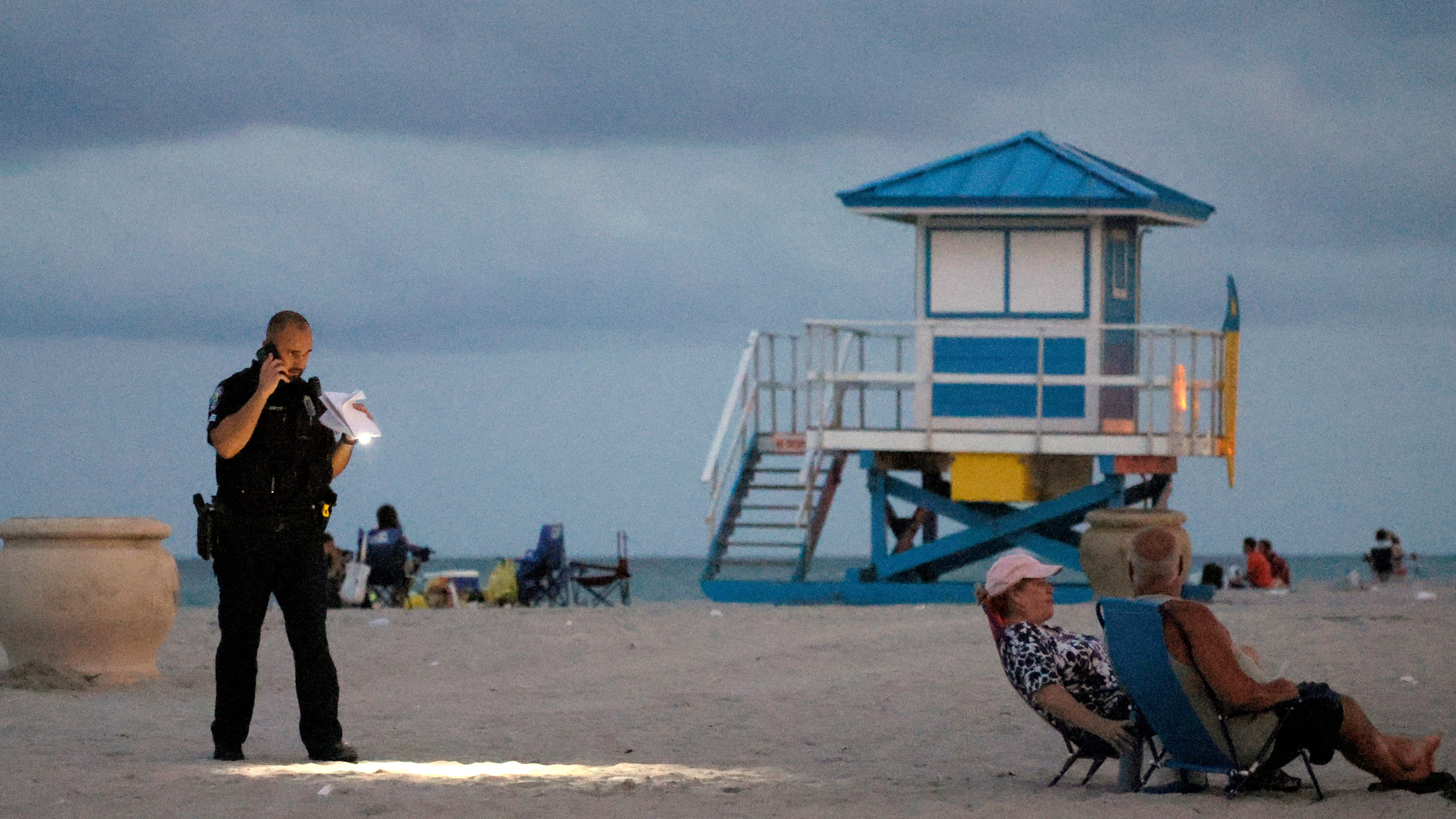 Florida police search for 3 gunmen who wounded 9 at crowded beach on Memorial Day