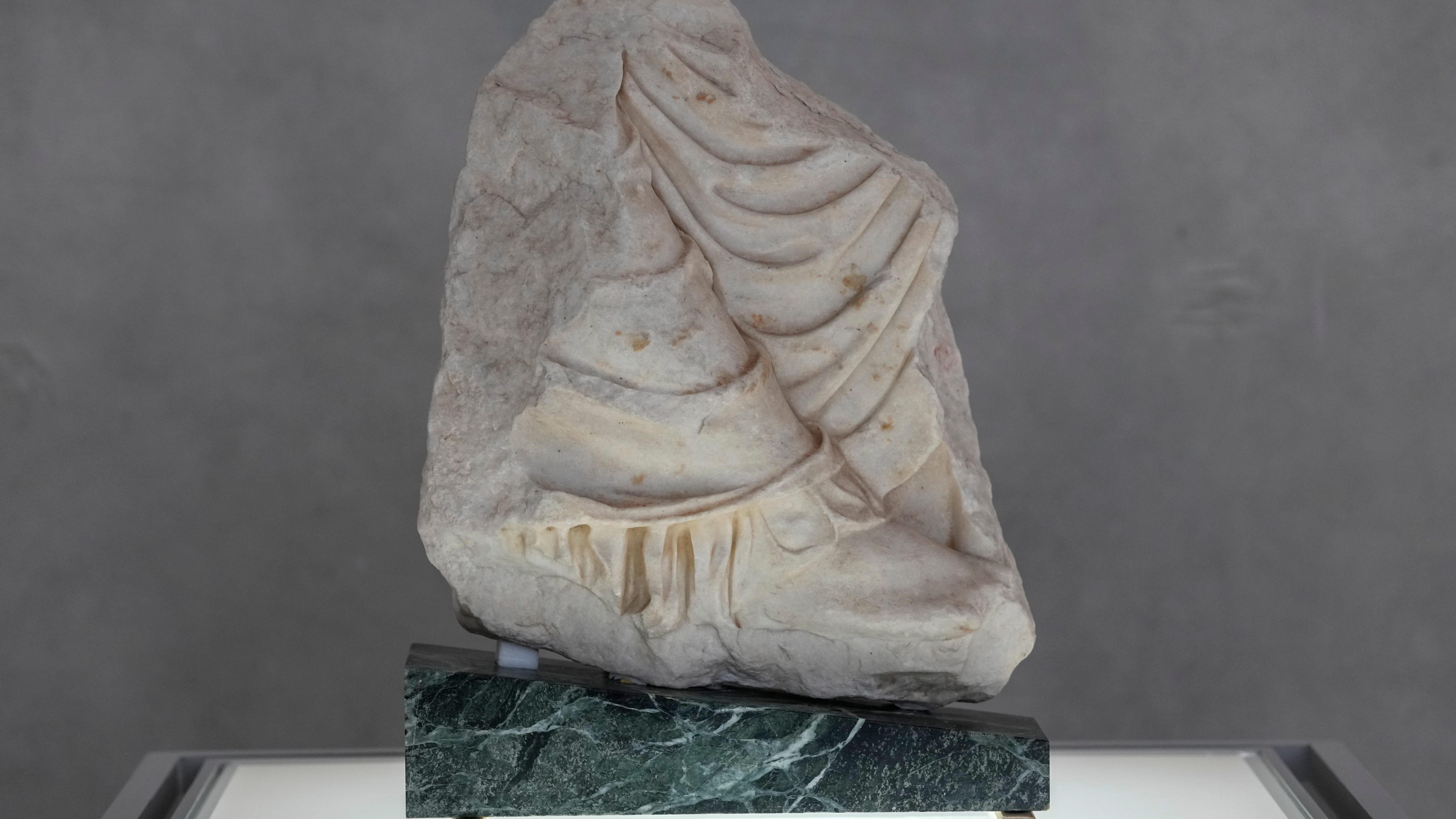 Greece hopes marble foot will get UK to return sculptures