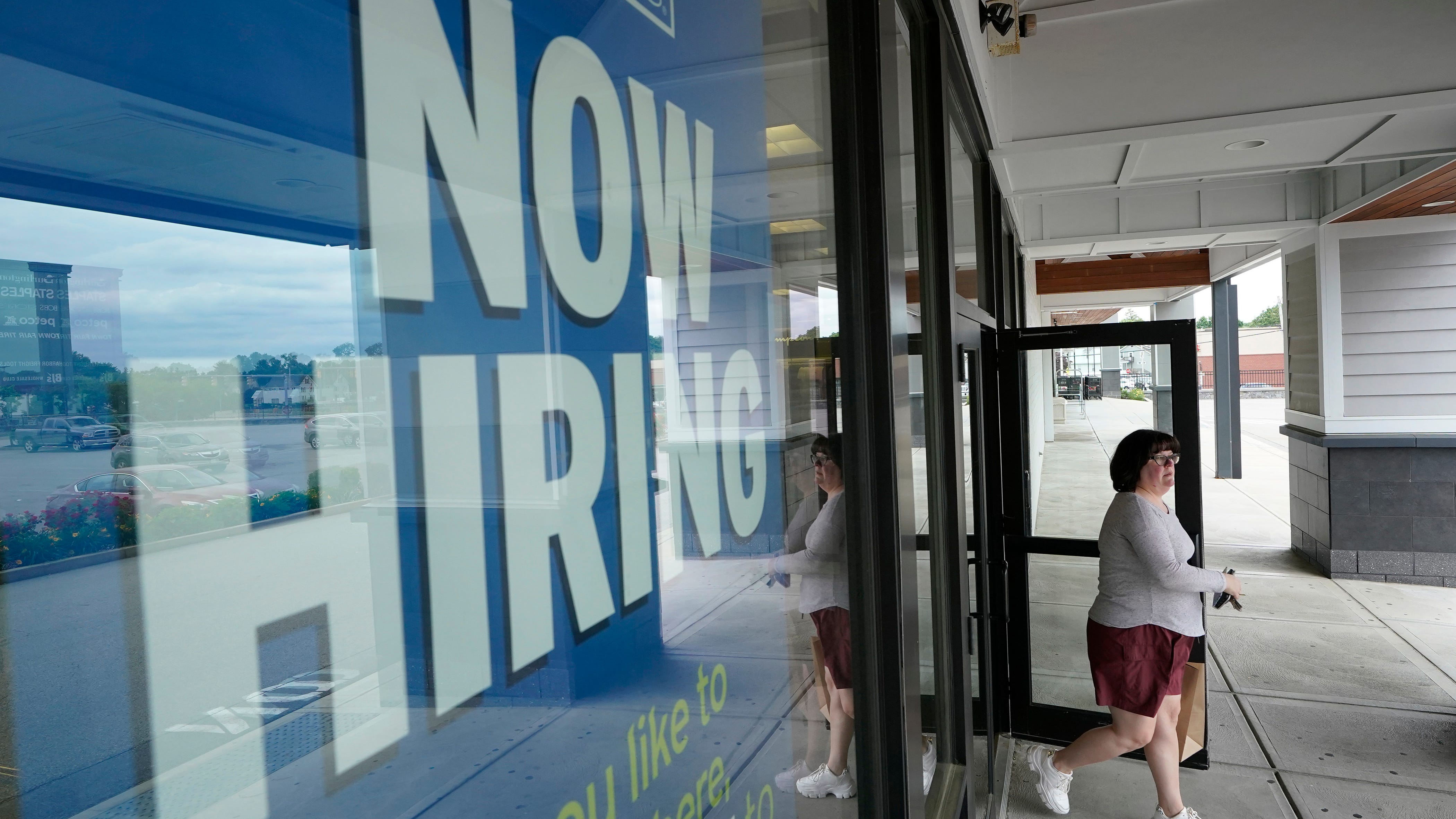 Applications for jobless claims up slightly last week