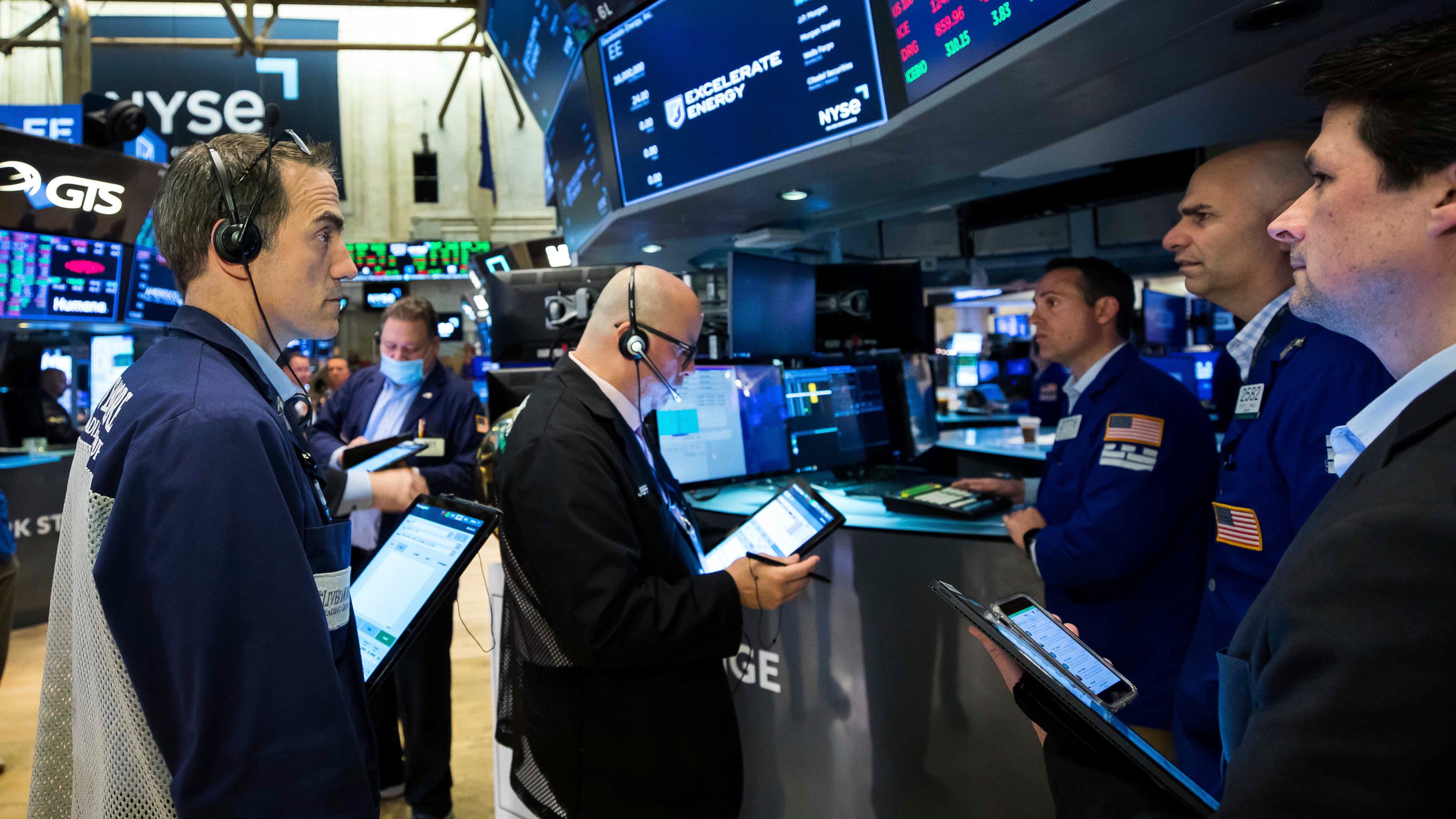 Stocks rise broadly, Delta leads gains in travel companies