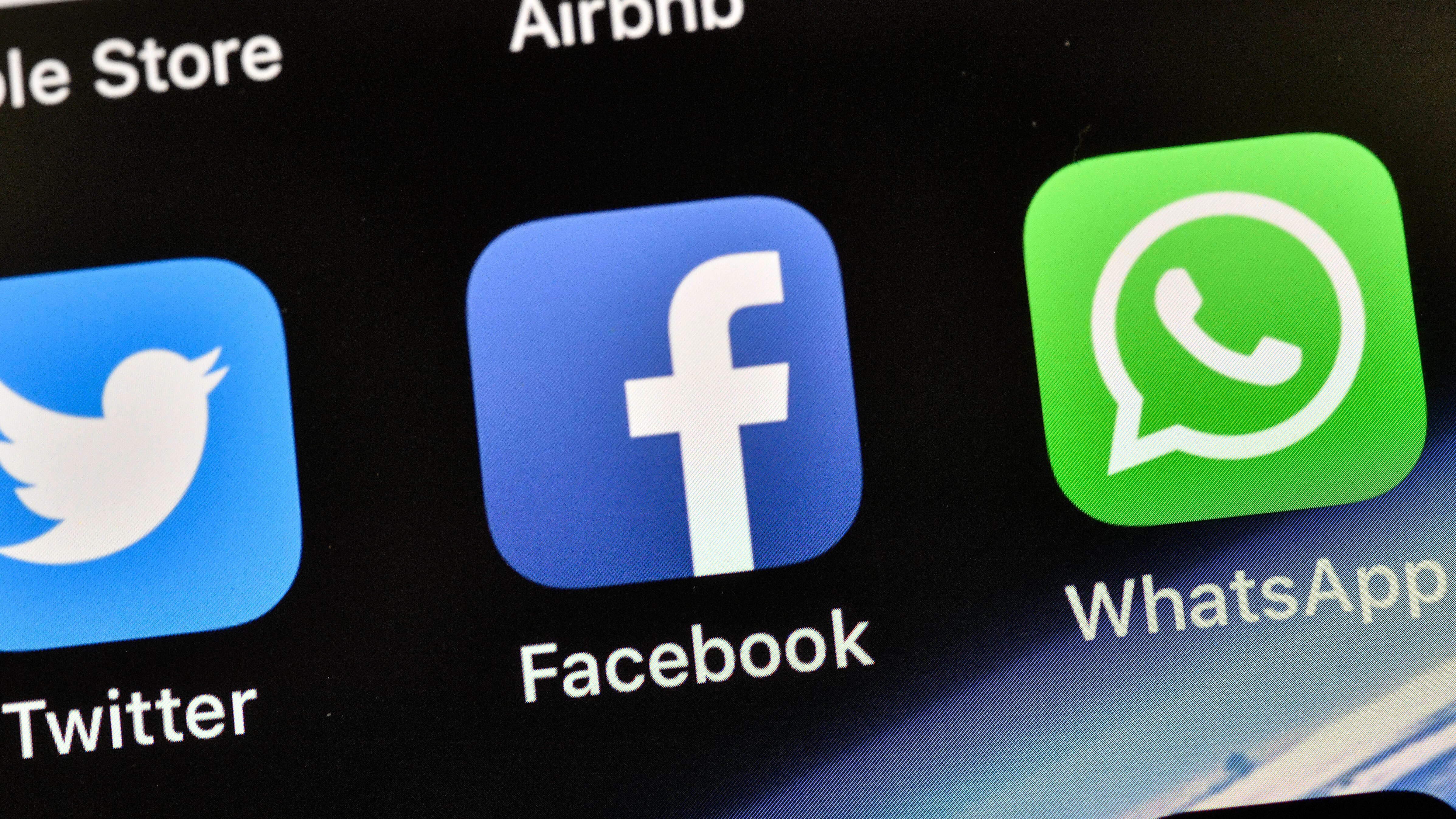 WhatsApp faces EU consumer complaint over privacy update