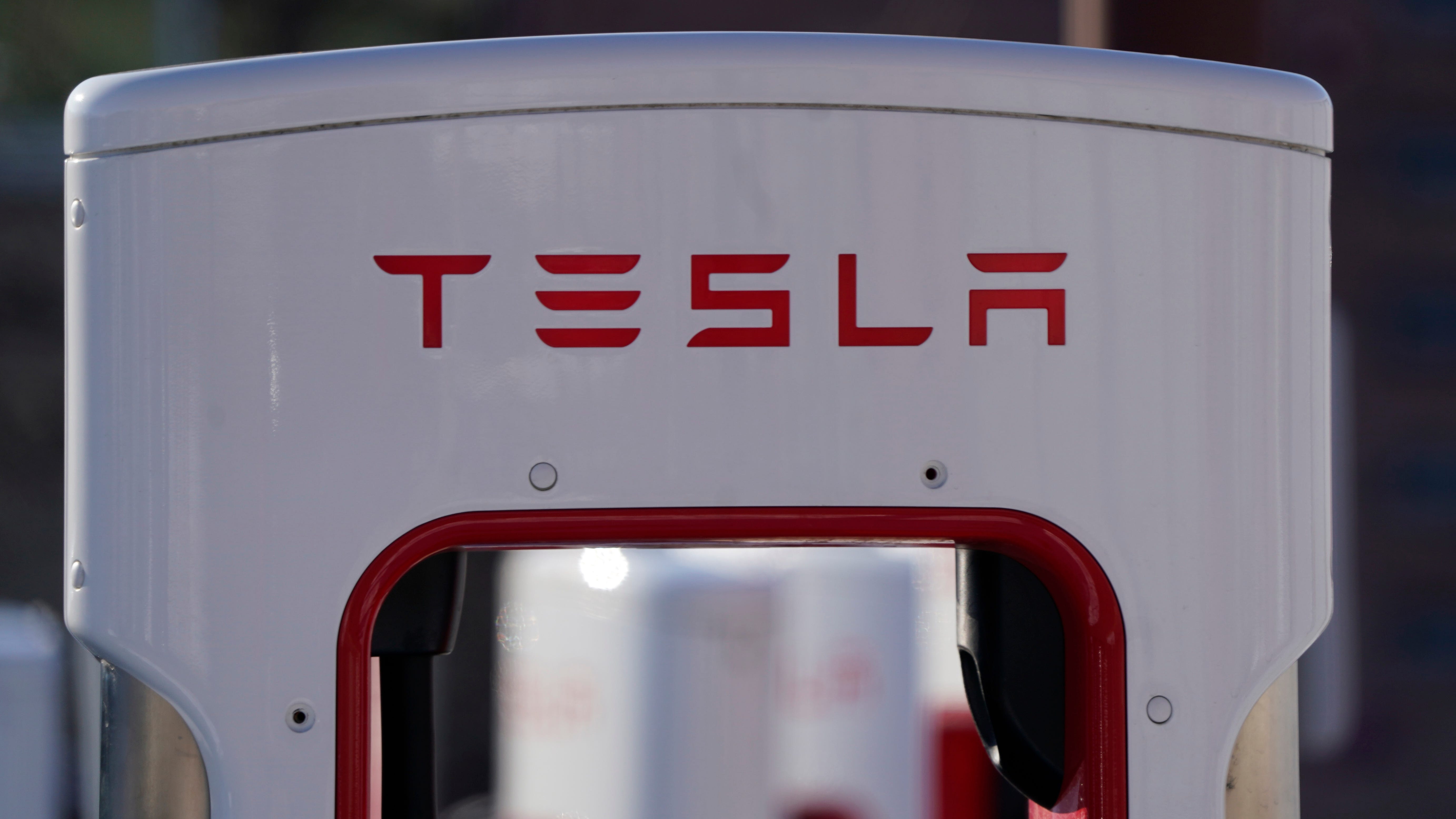 Tesla reaches milestone with first $1B quarterly profit 