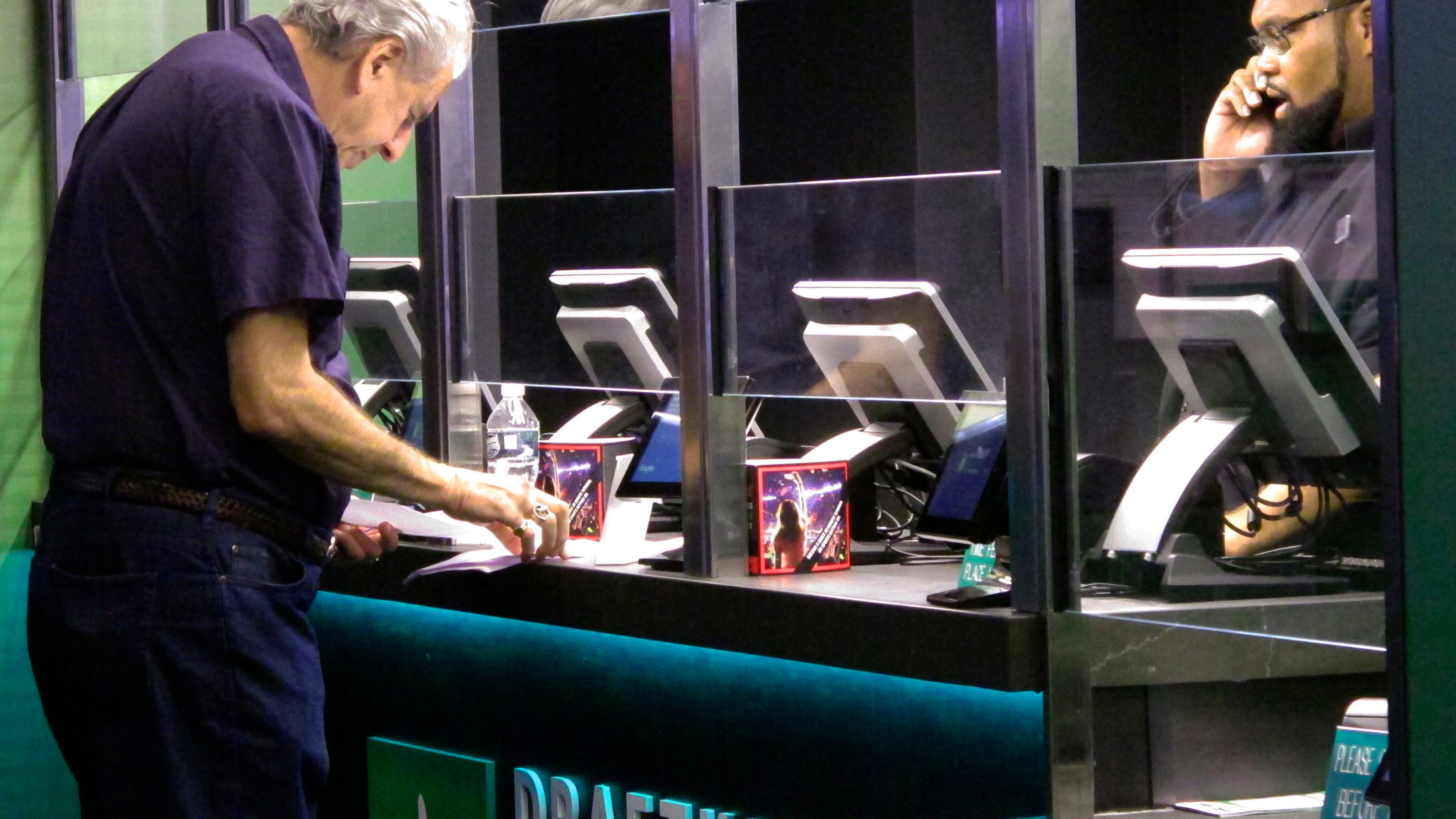DraftKings buys VSiN sports betting video broadcast company