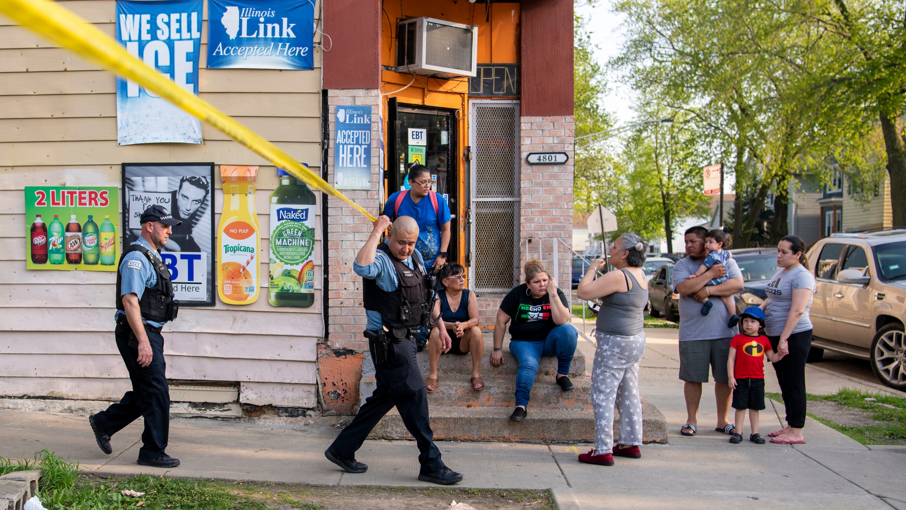 2 shootings leave 10 injured, 1 dead on Chicago's South Side