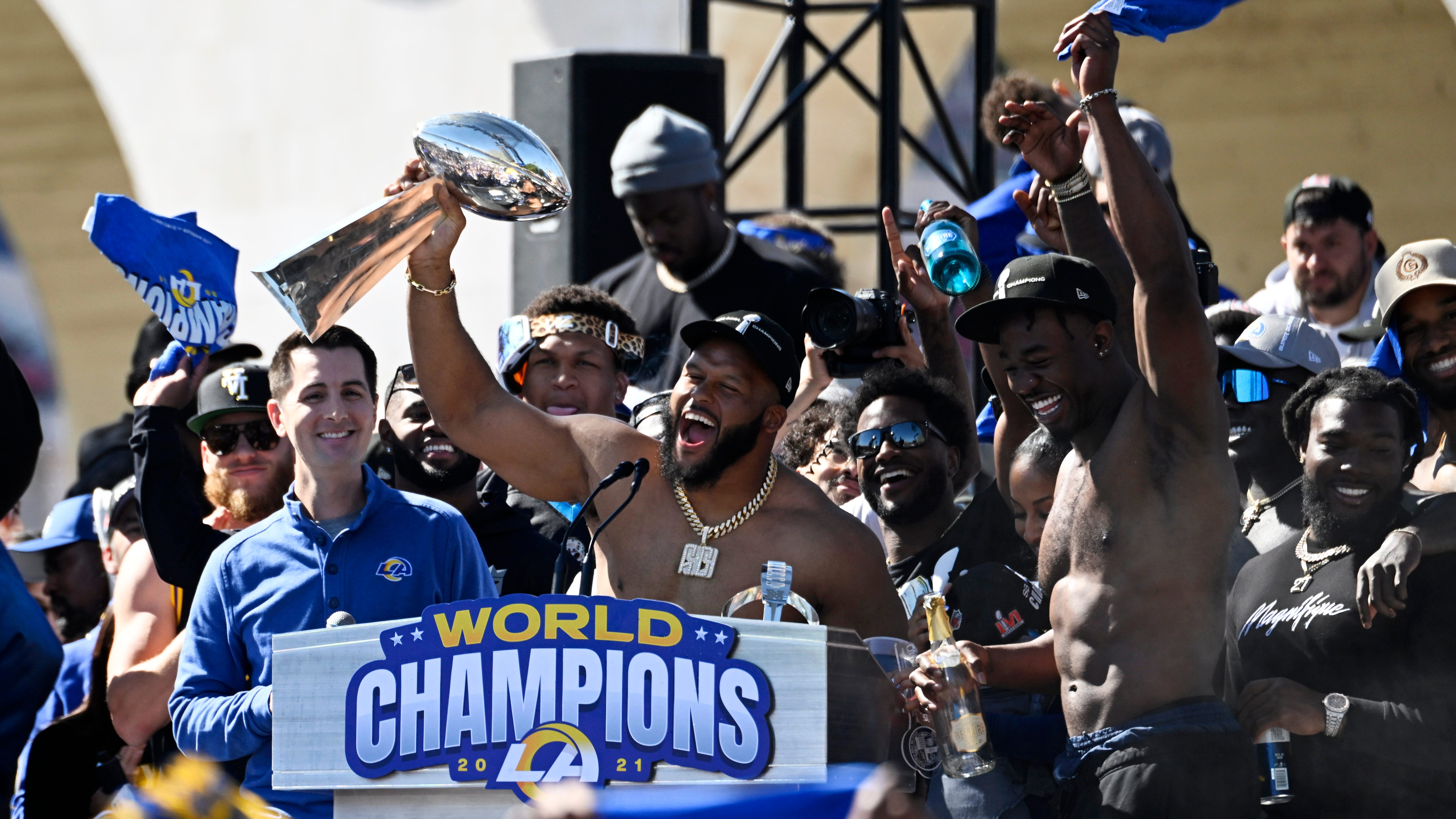 Rams fans cheer Super Bowl champs at LA victory parade