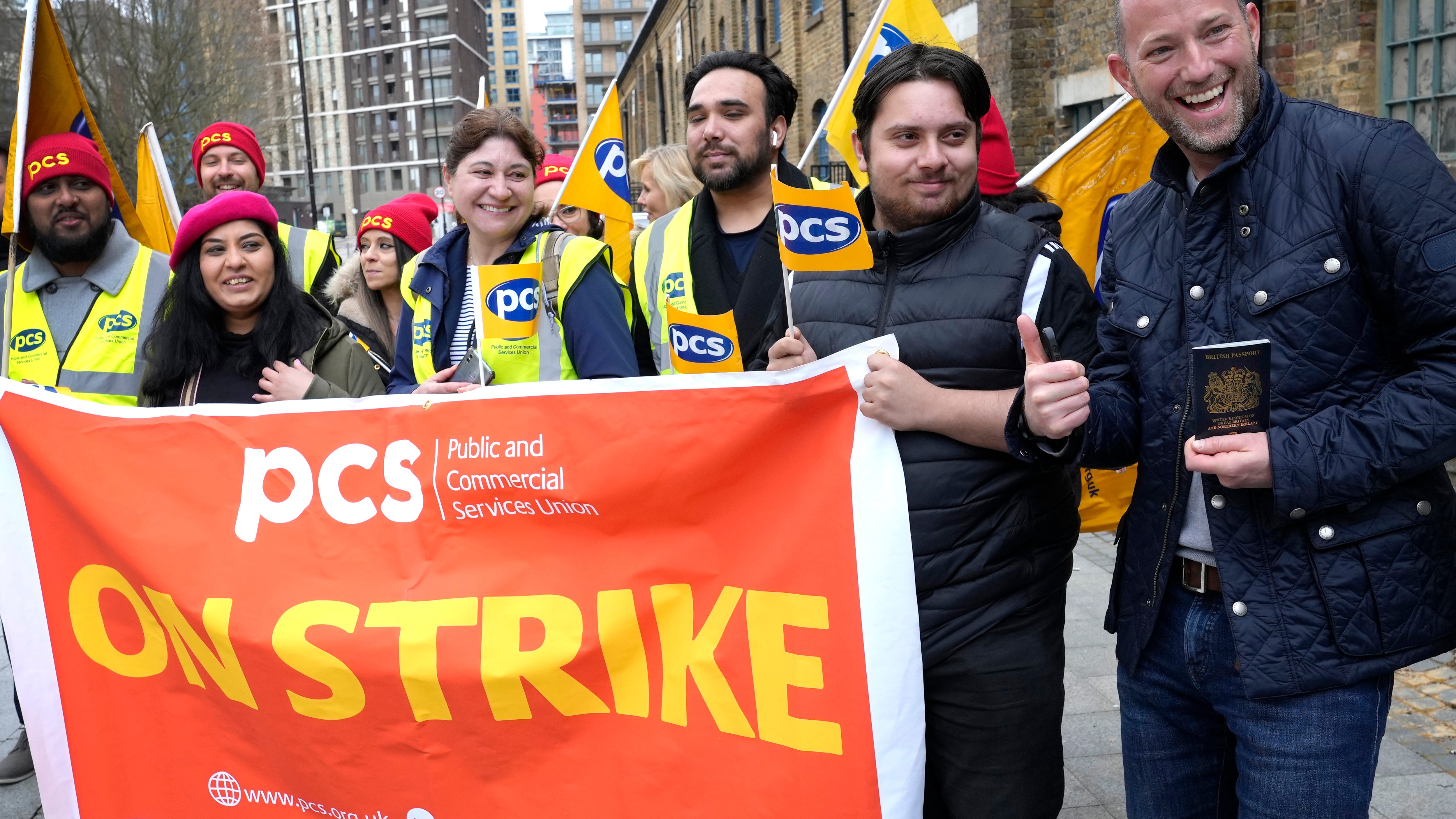 UK teachers reject government pay offer amid labor unrest