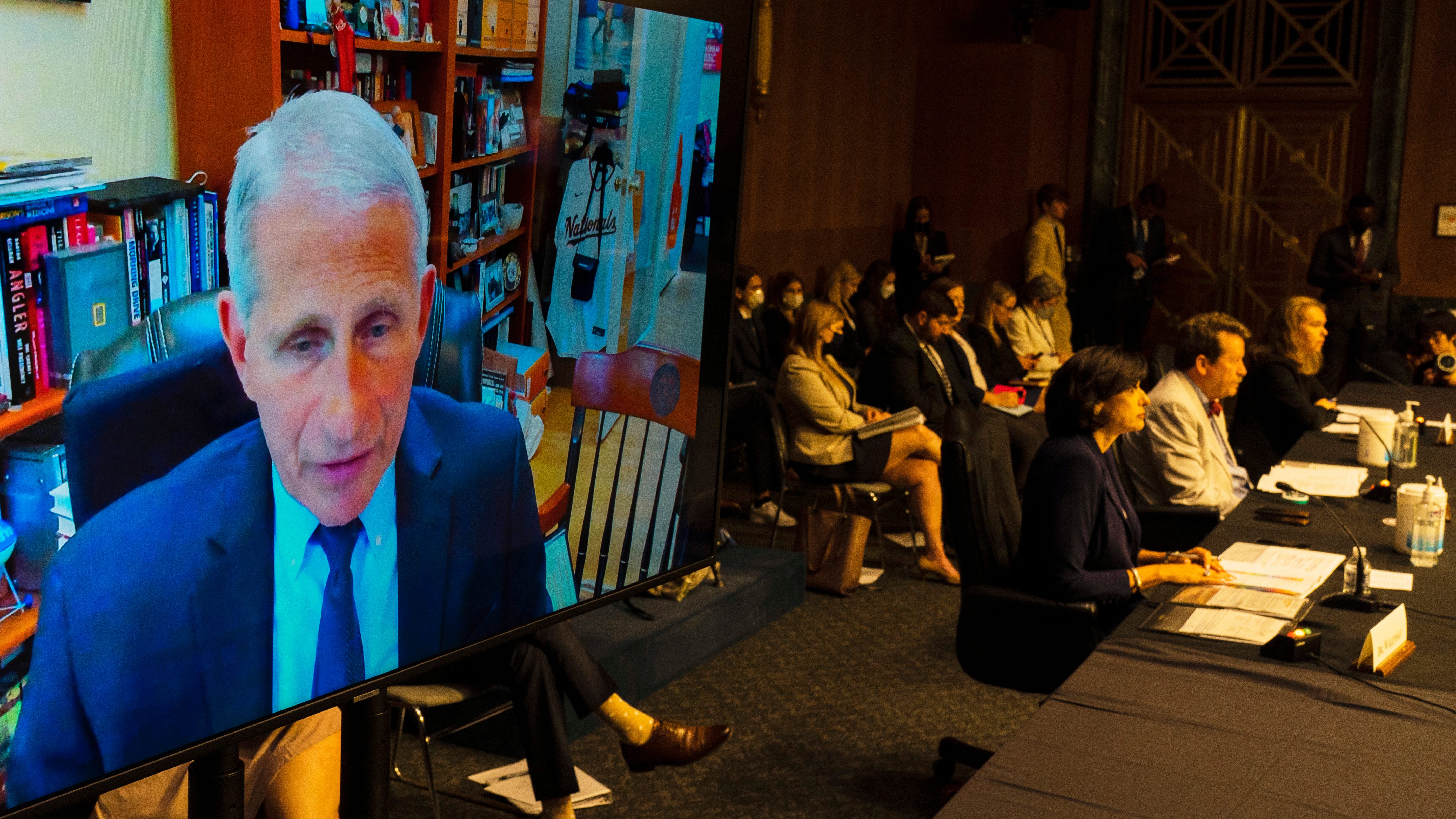 Fauci says he's 'example' for COVID-19 vaccinations