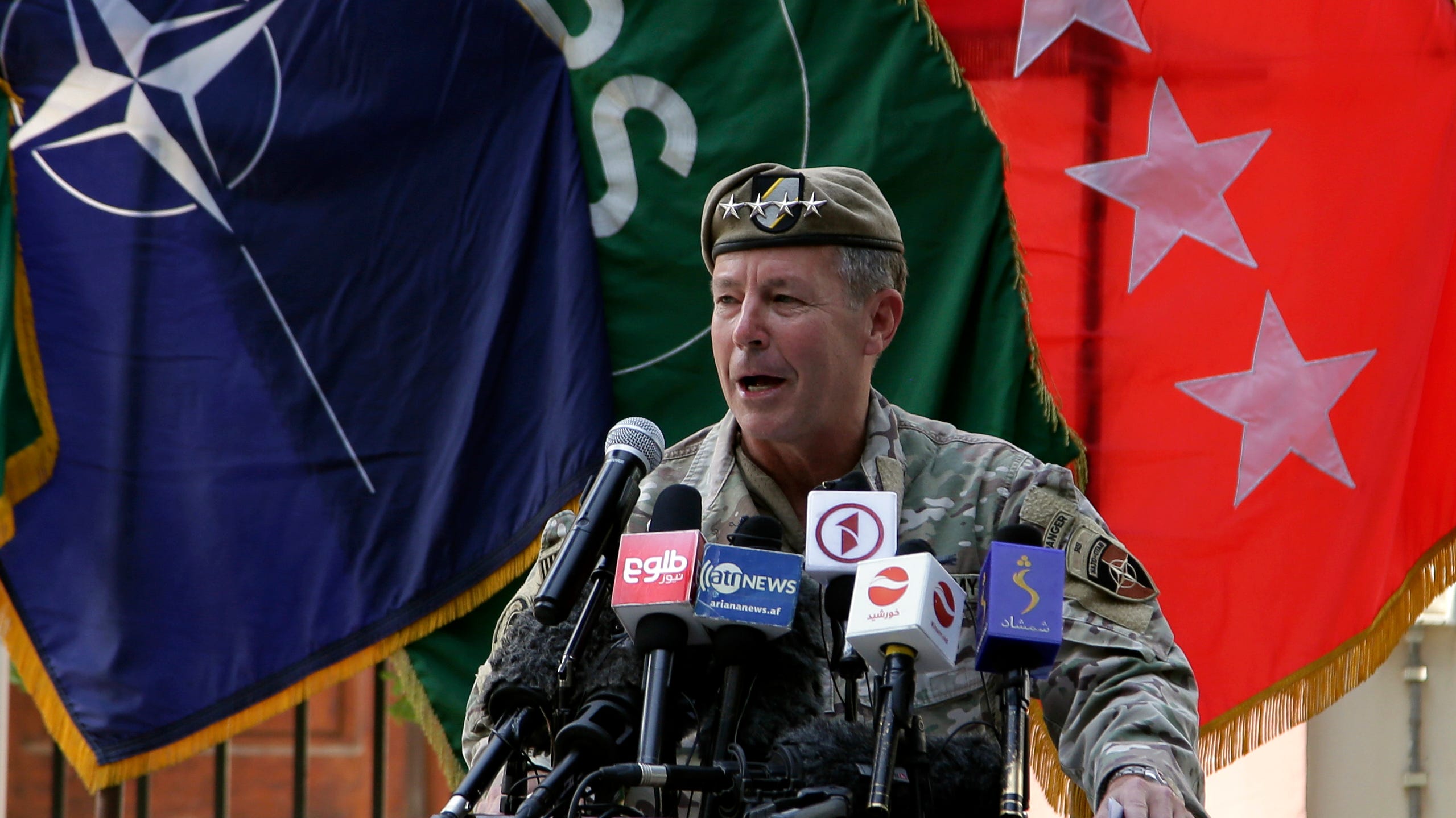 Top US commander in Afghanistan relinquishes post
