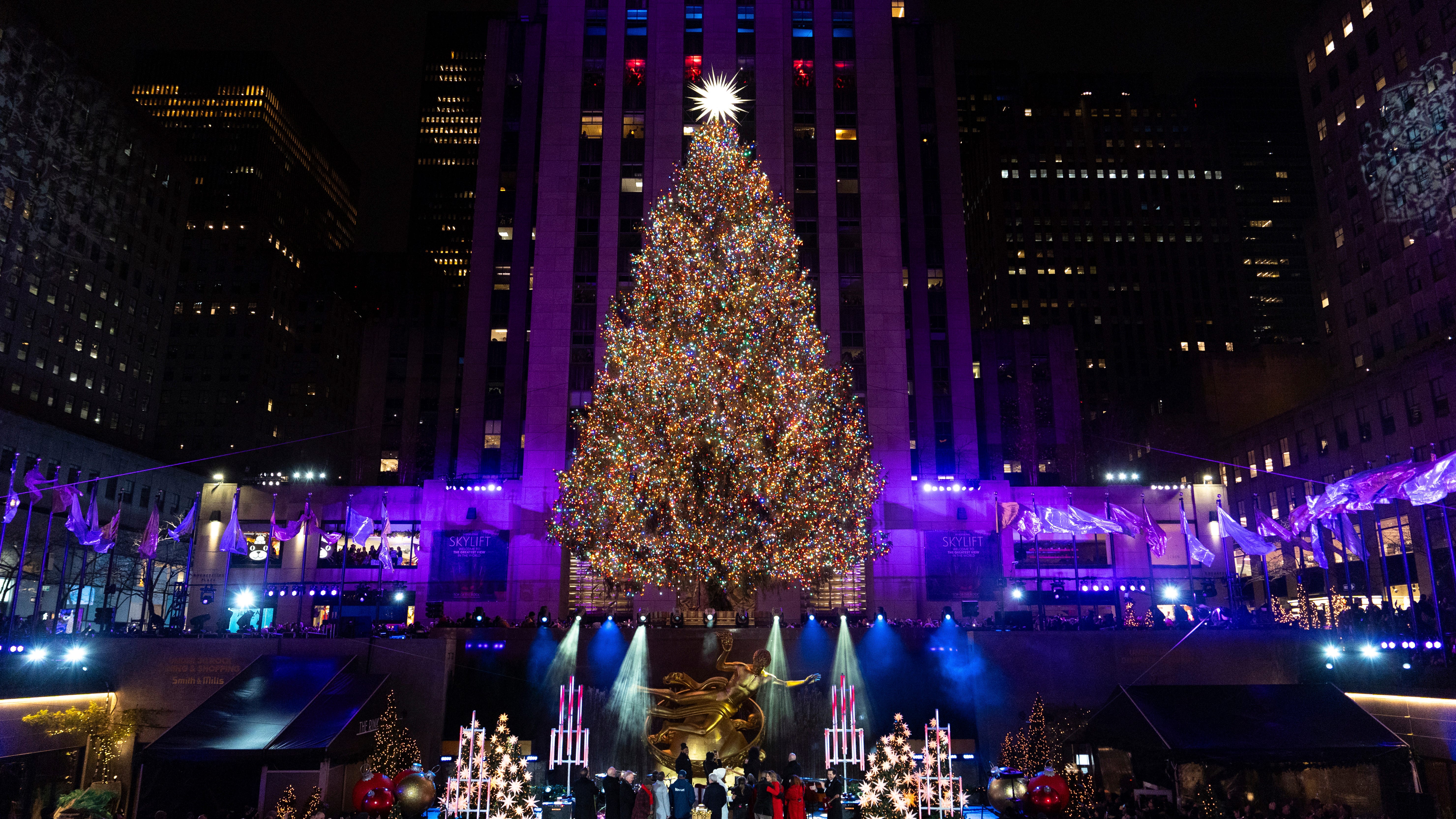 Encienden las luces del árbol de Navidad del Centro Rockefeller de Nueva York