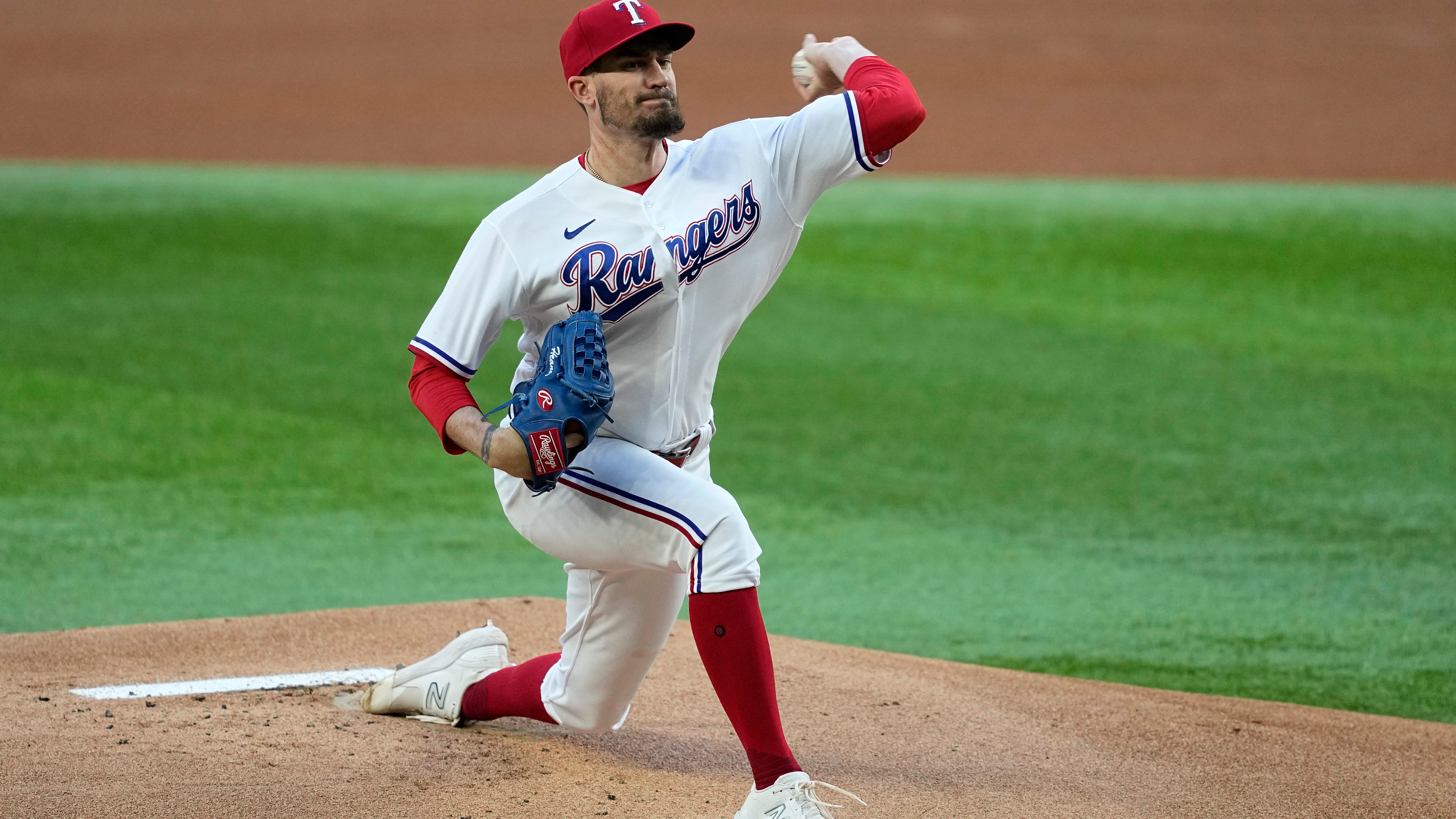 Heaney has AL record-tying 9 straight Ks, Rangers top Royals