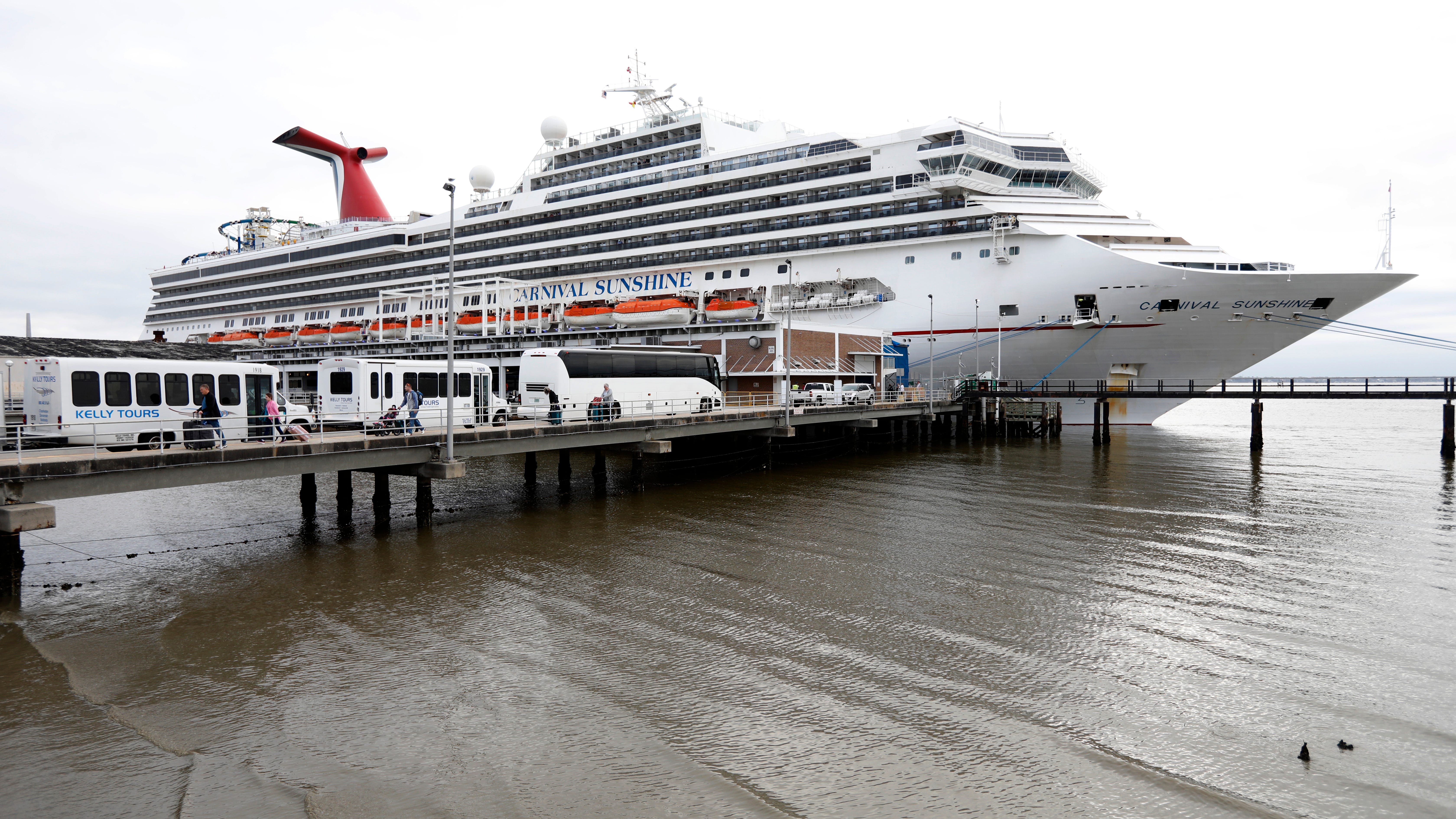 CDC drops COVID-19 health warning for cruise ship travelers