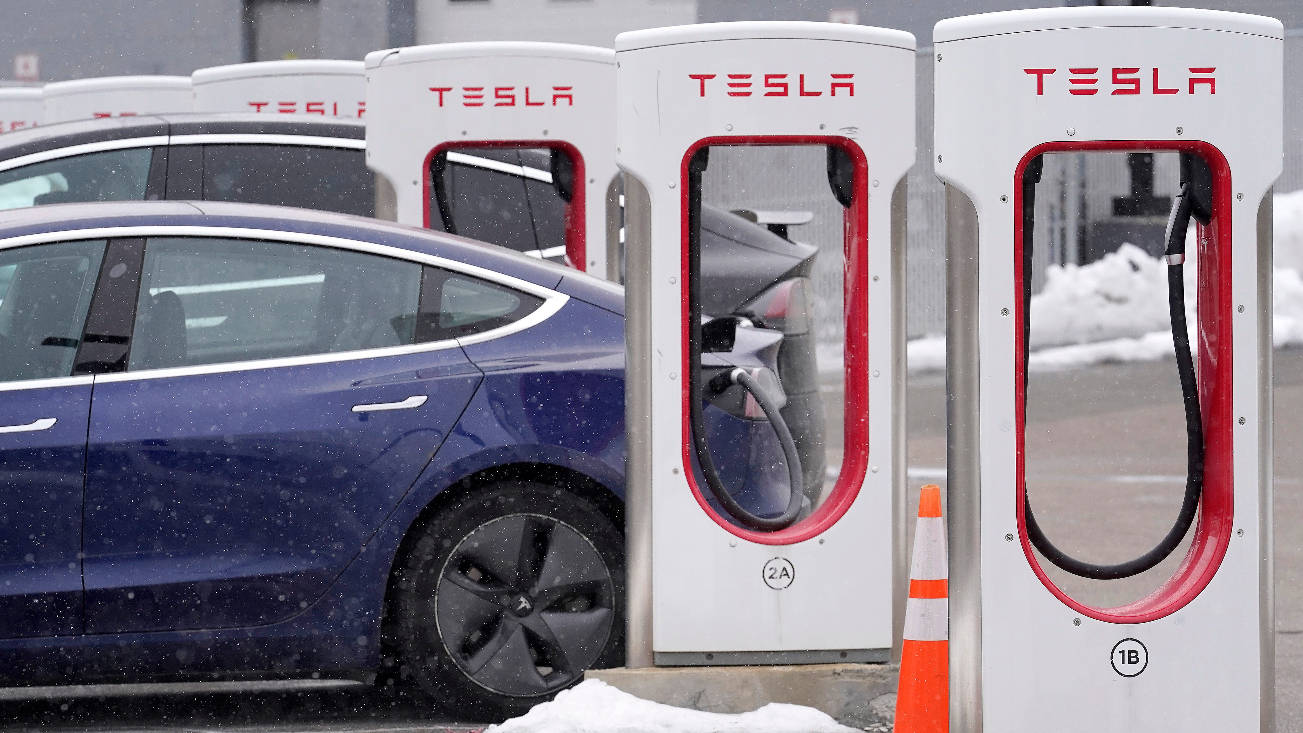 Tesla falls on Musk tweet saying Hertz deal not signed yet