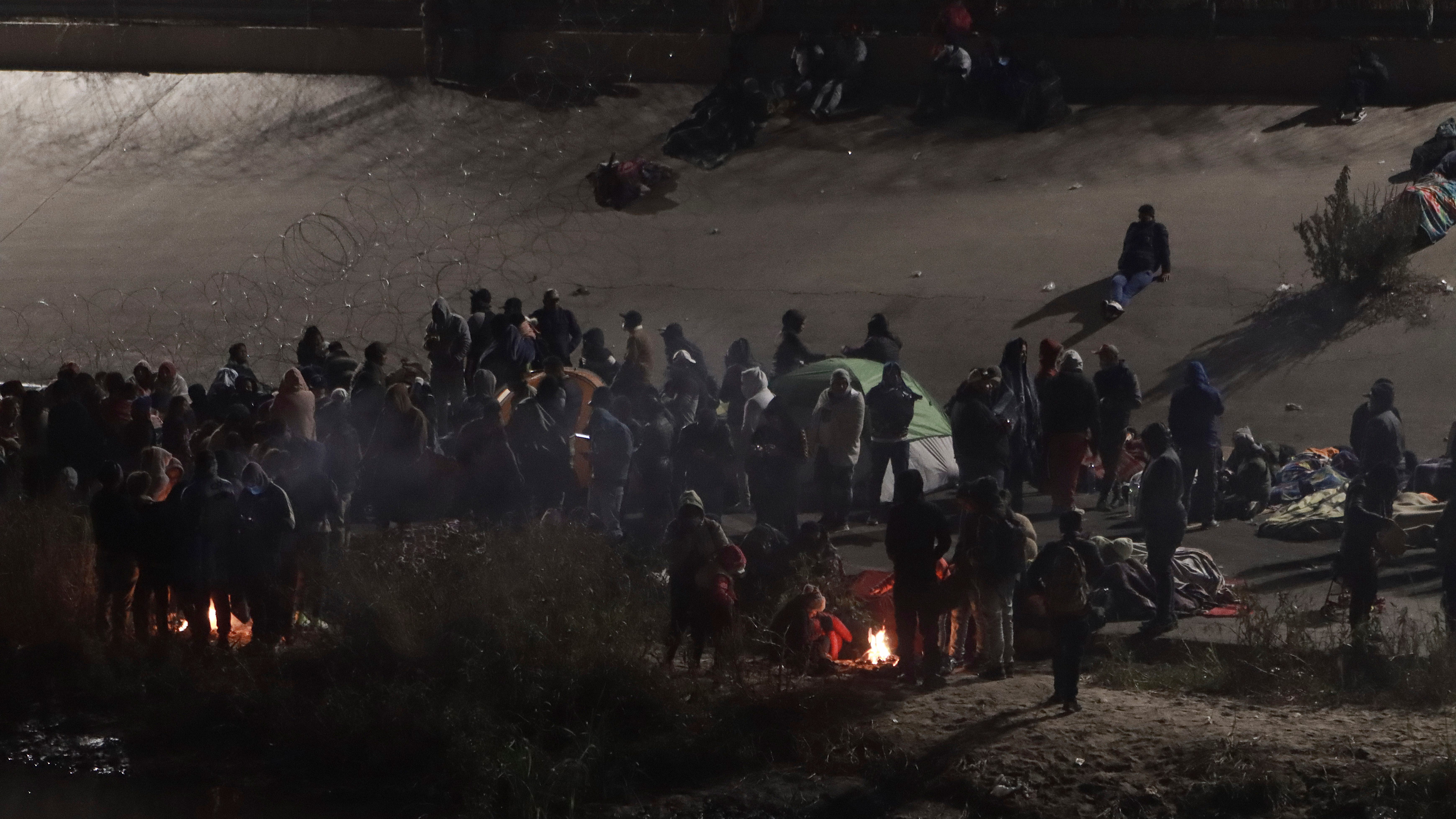 Tens of thousands at US-Mexico border wait for limits to end
