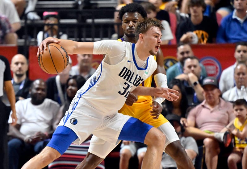 APTOPIX Lakers Mavericks Basketball