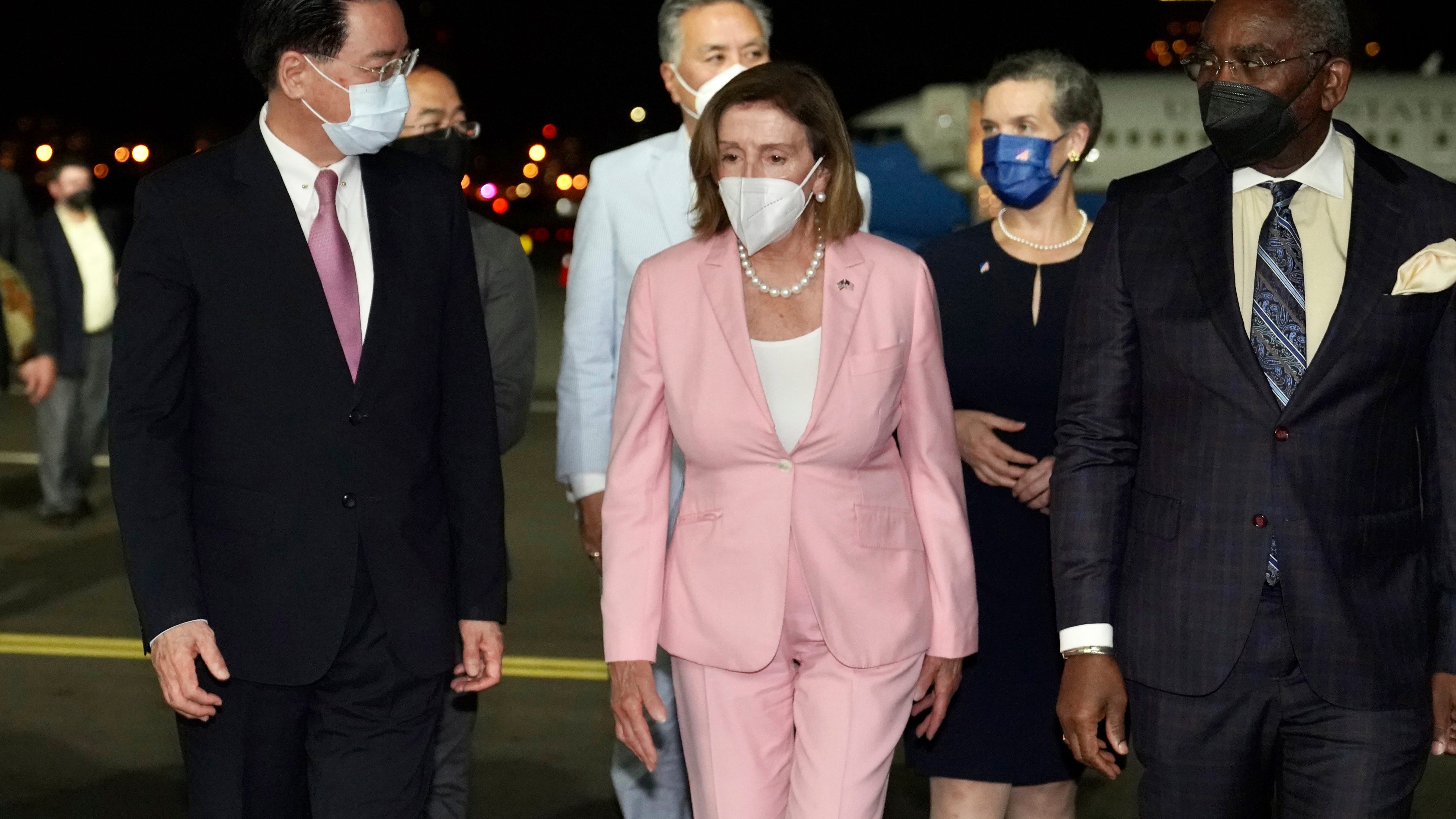 US House Speaker Pelosi arrives in Taiwan, defying Beijing