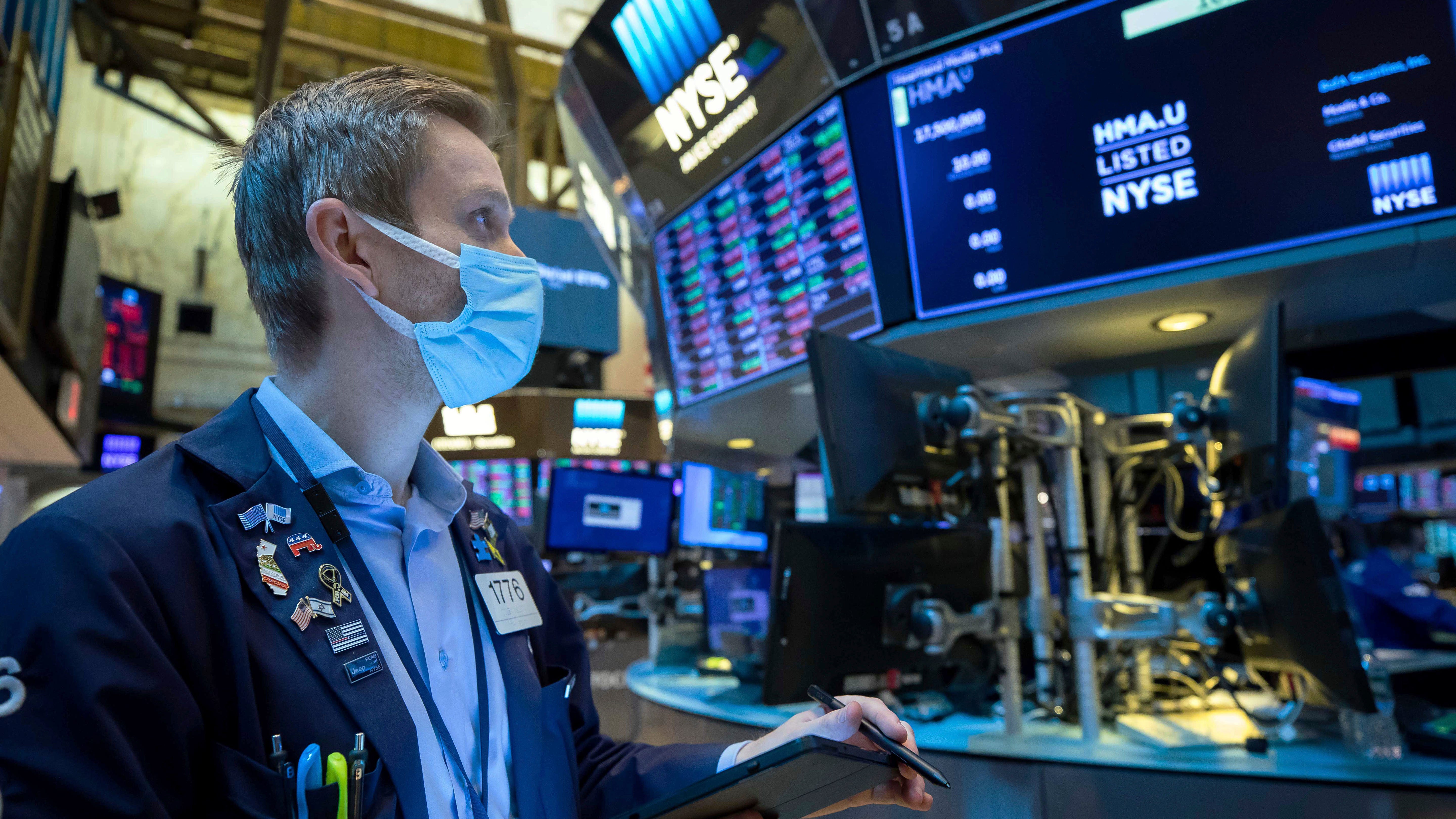 Stocks fall, have worst week since March 2020; Netflix tanks