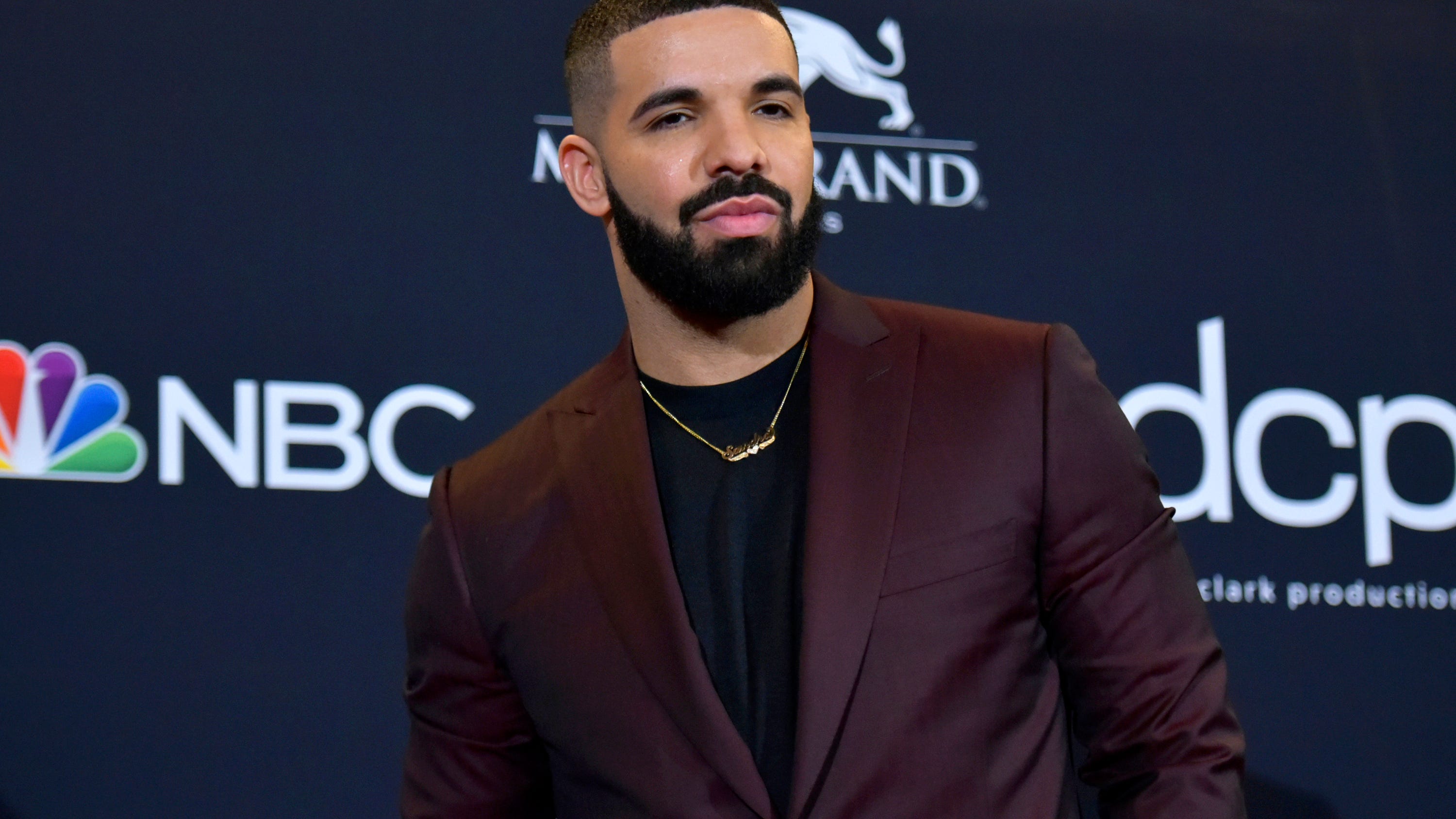 Drake delivers nostalgia, teases new music at Apollo show